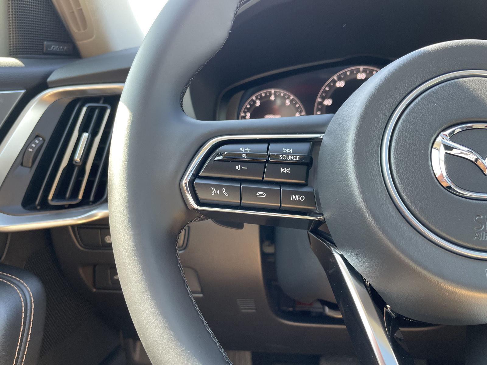 Vehicle photo 12