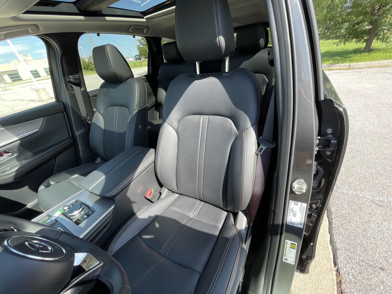 Vehicle photo 17