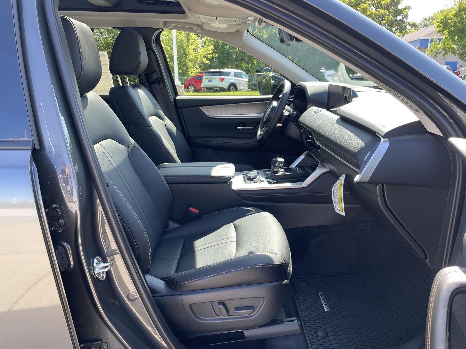 Vehicle photo 18