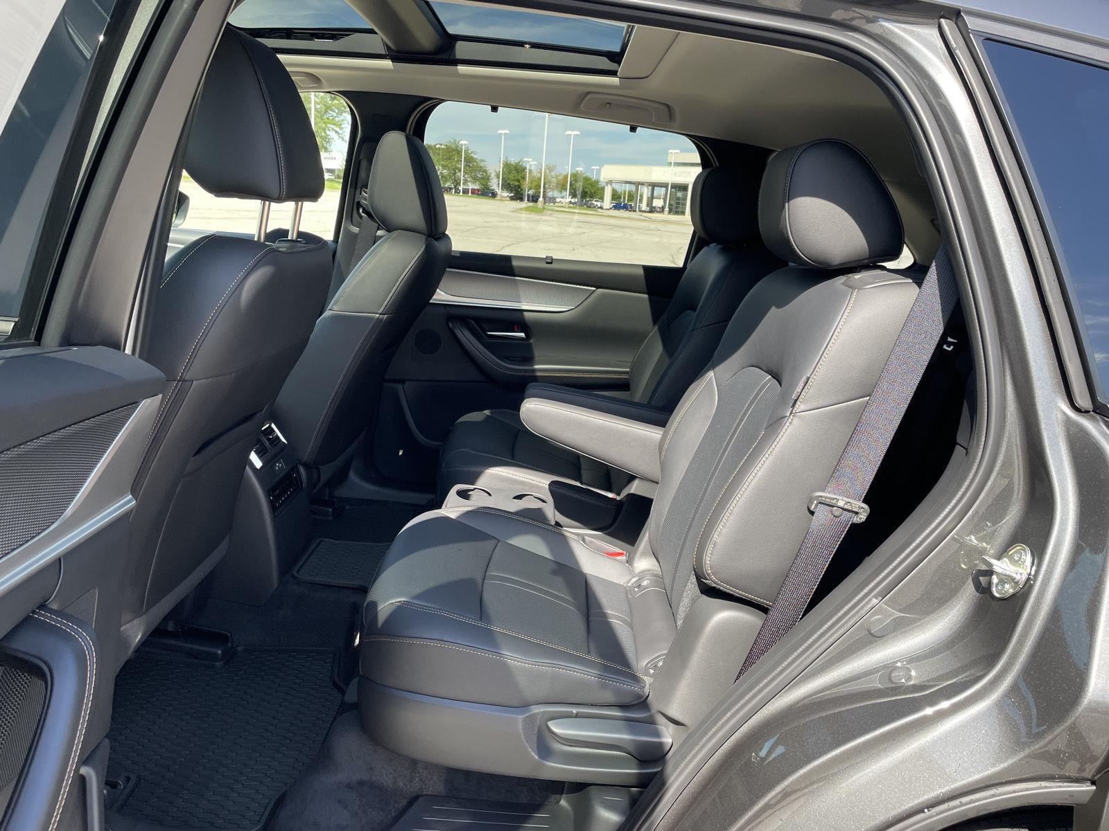 Vehicle photo 19