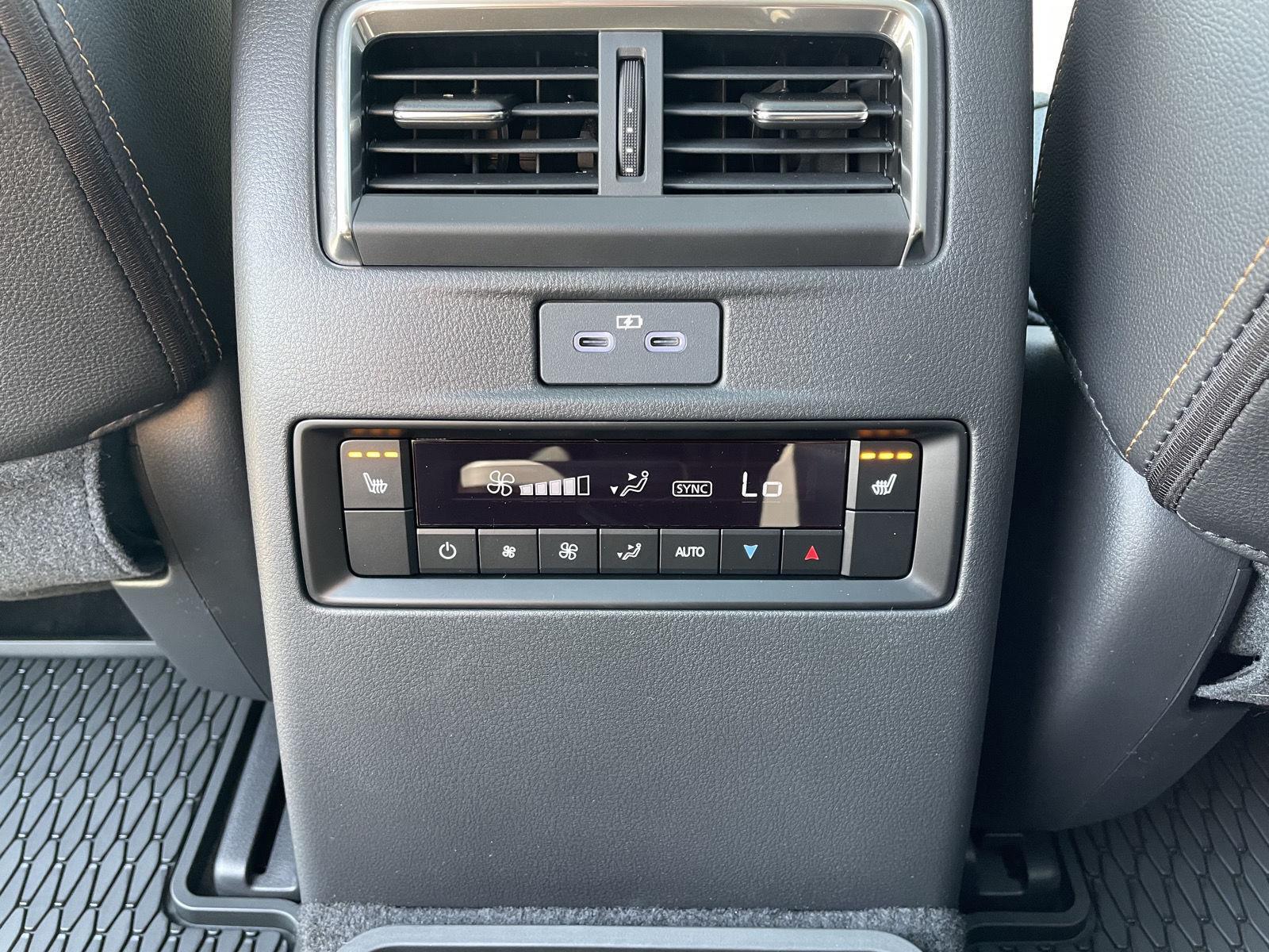 Vehicle photo 20