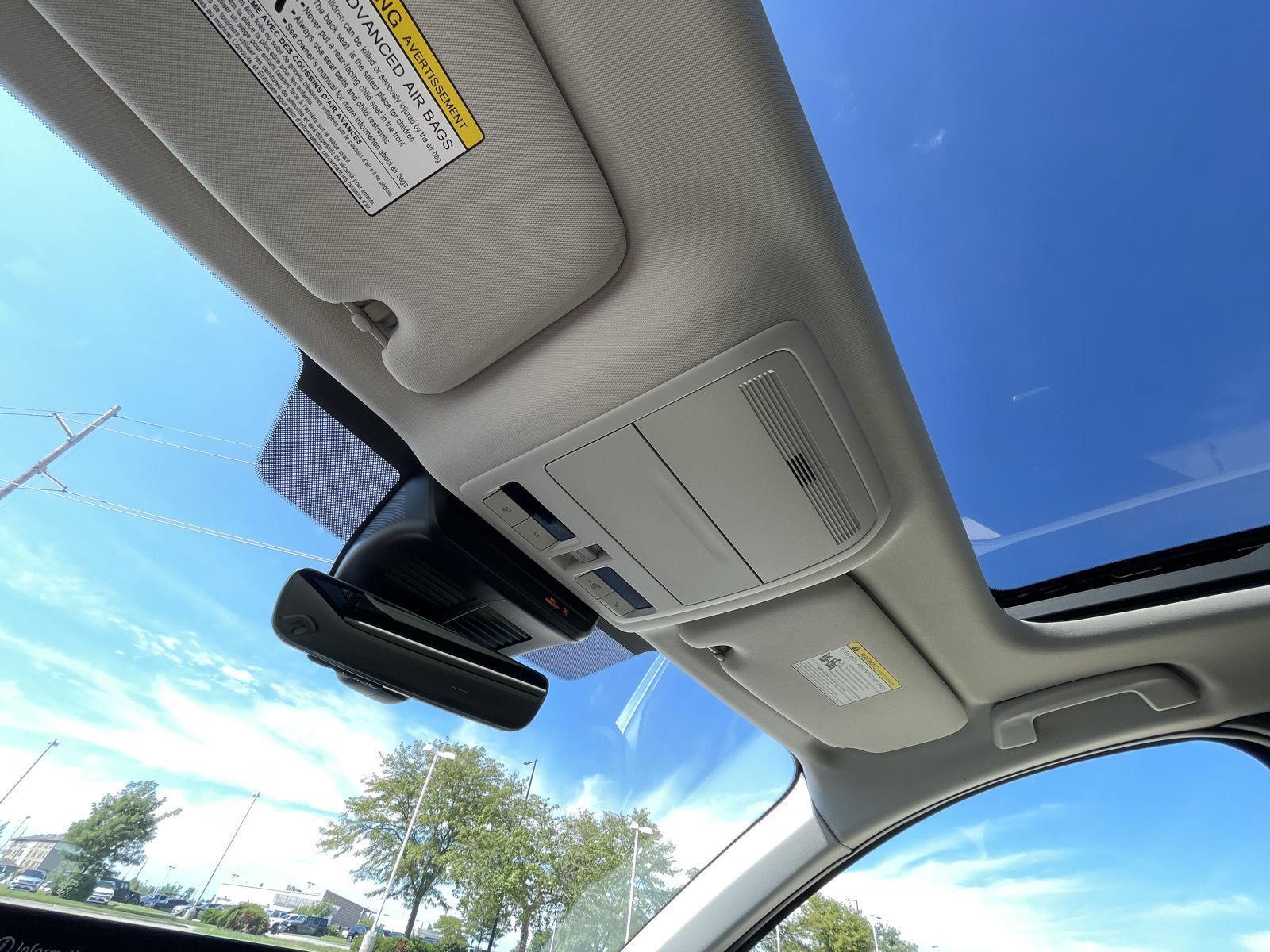 Vehicle photo 22