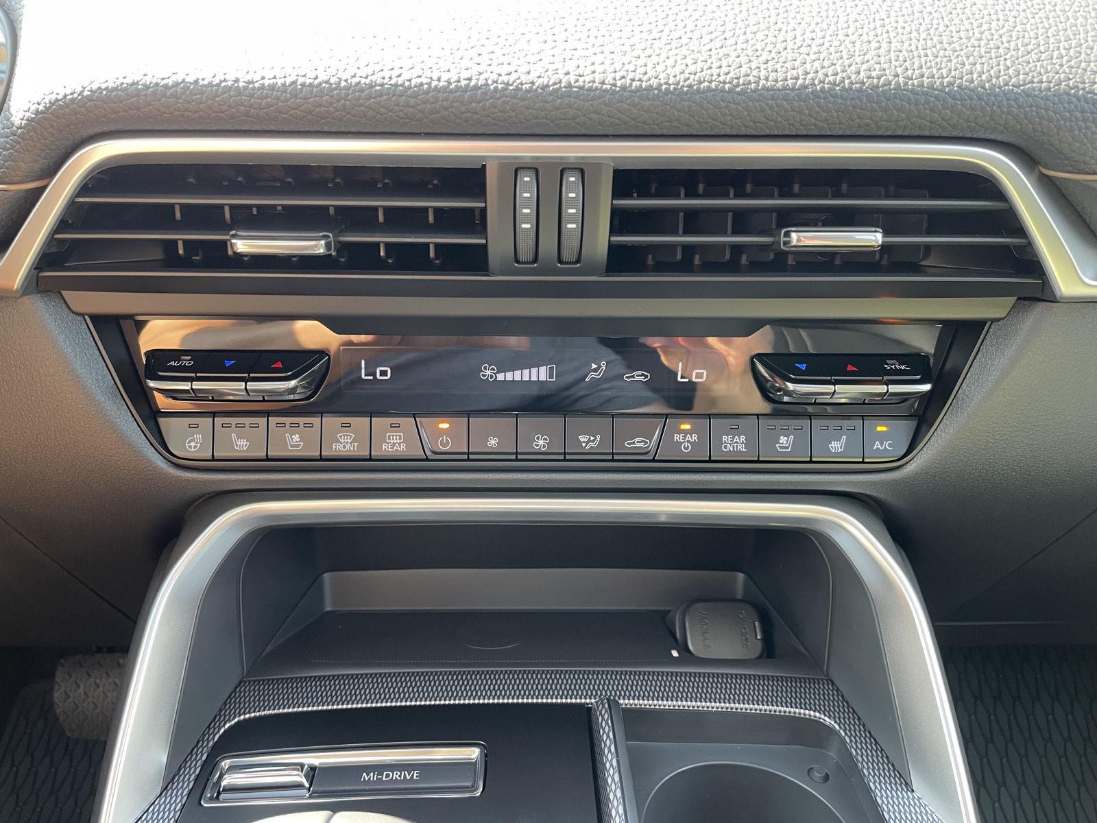 Vehicle photo 28