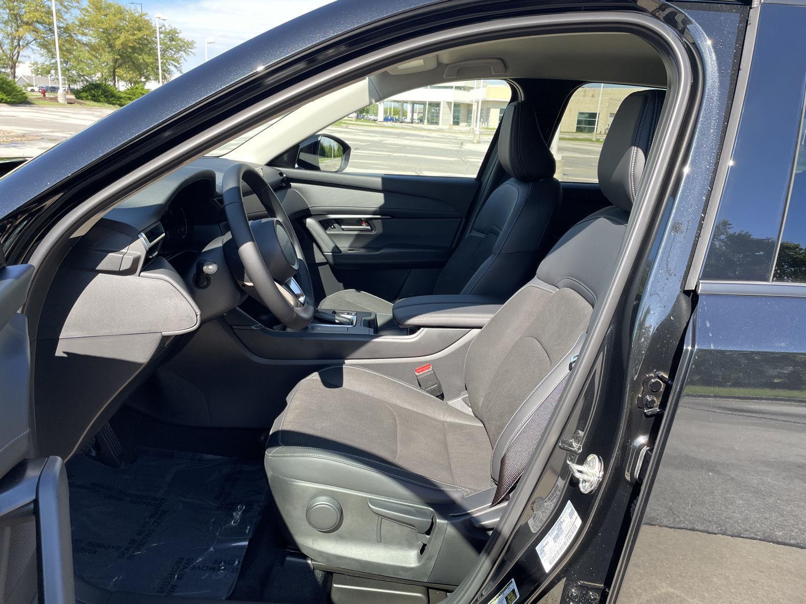 Vehicle photo 16