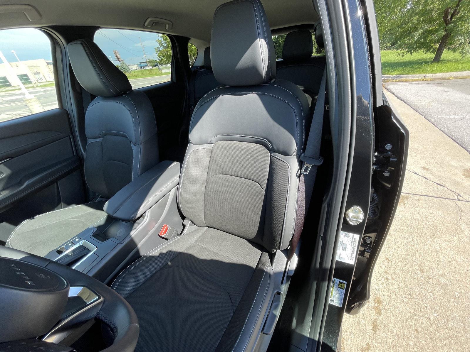 Vehicle photo 17