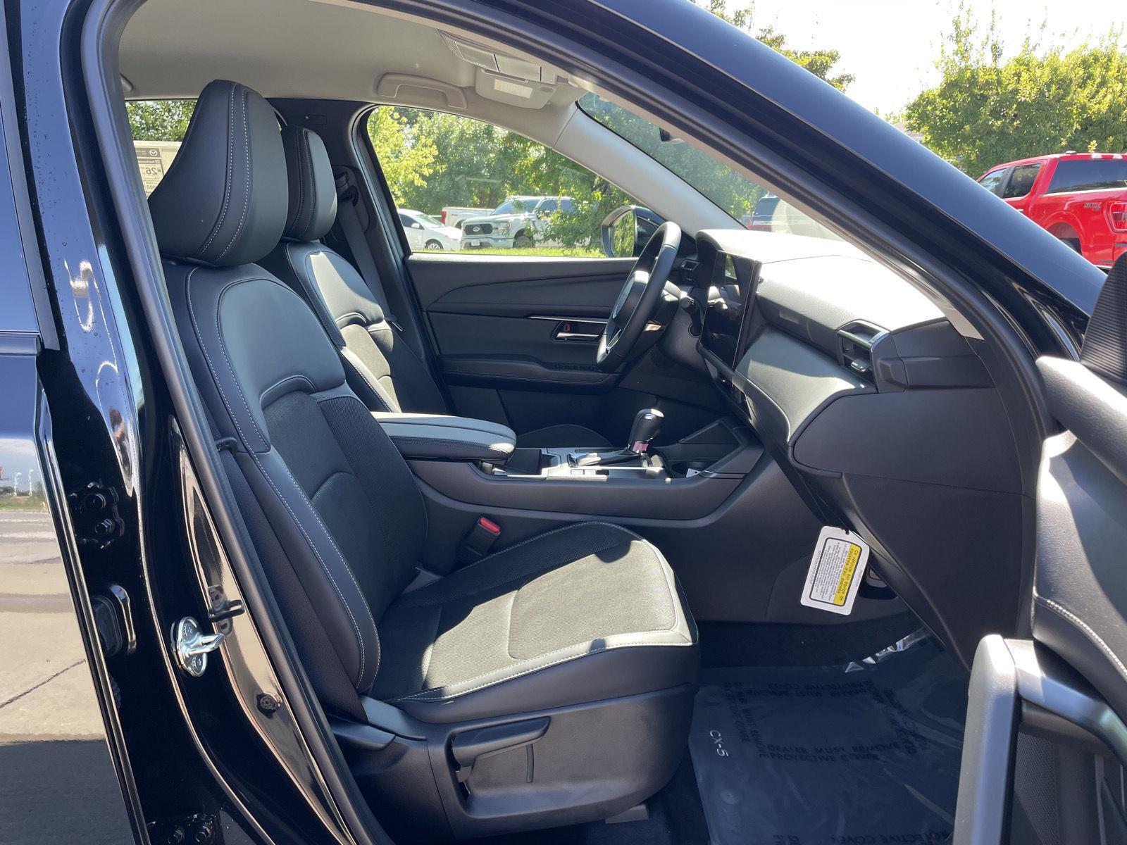 Vehicle photo 18