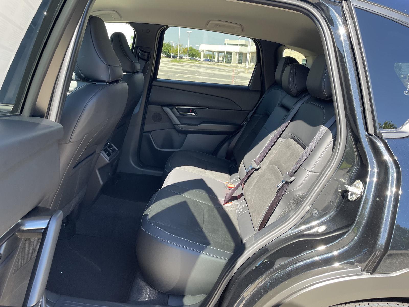 Vehicle photo 19