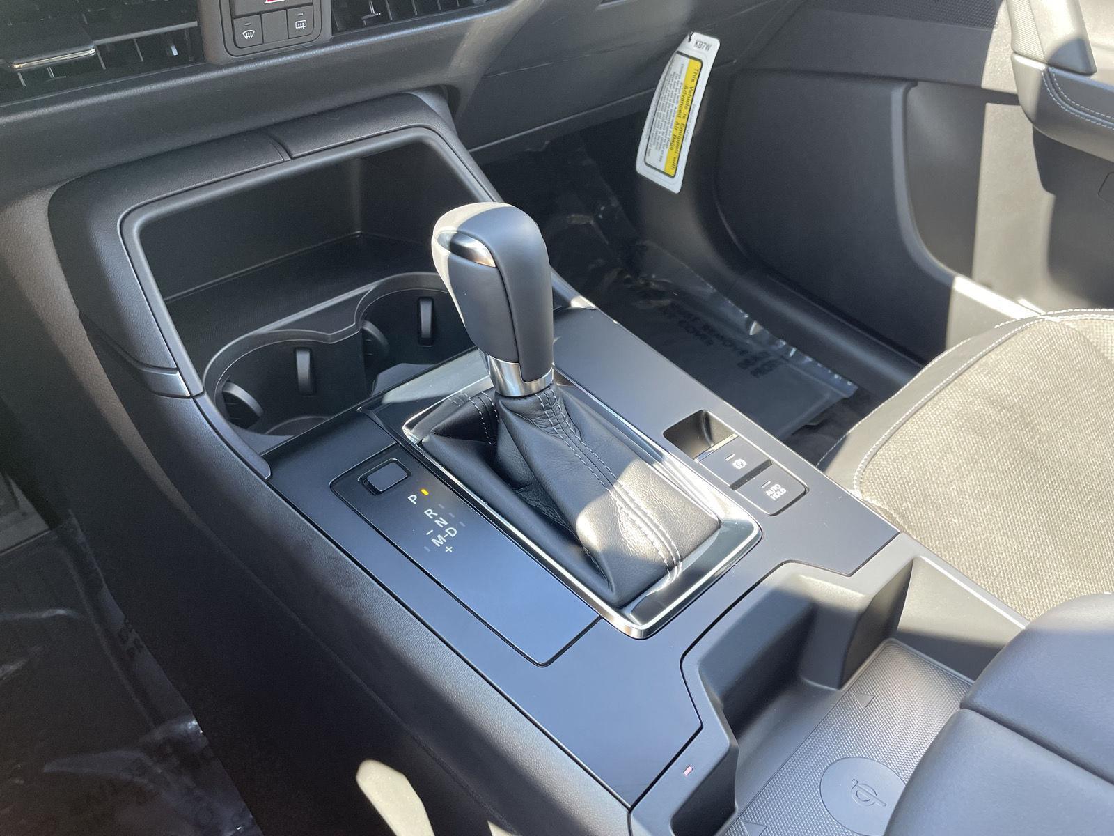 Vehicle photo 25