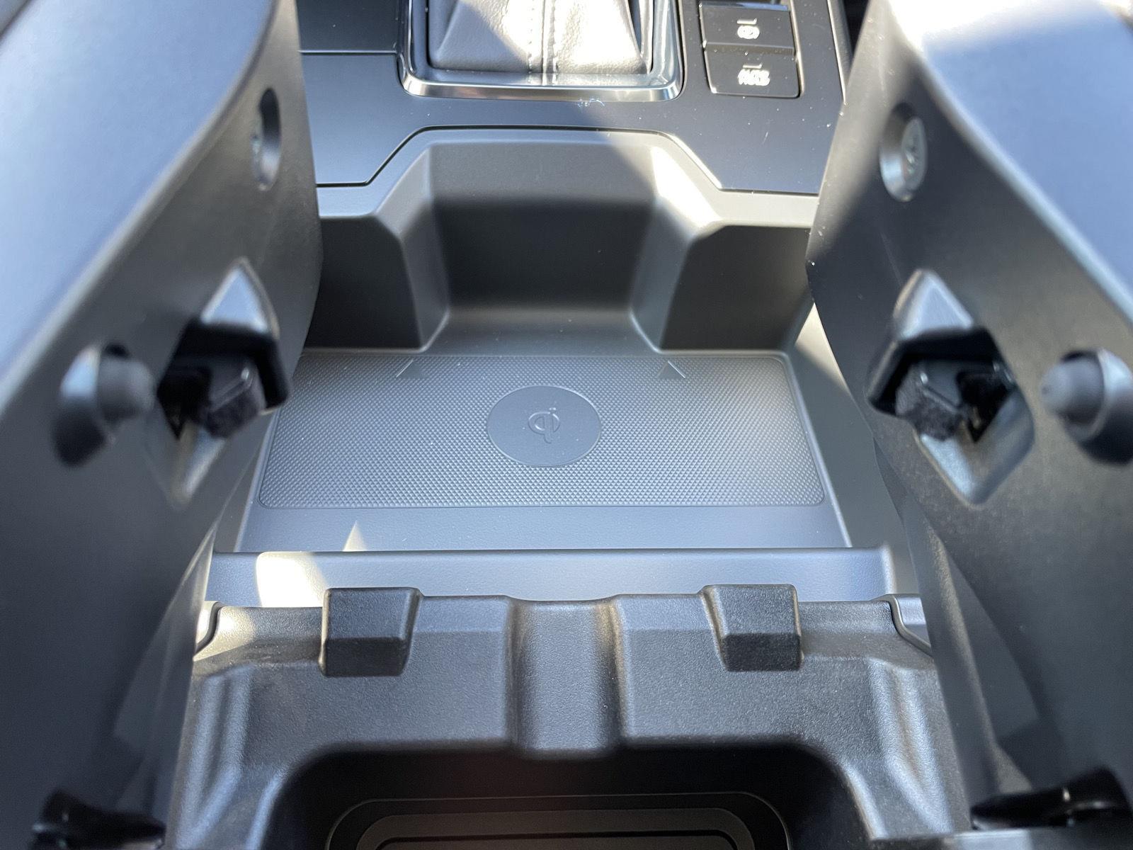 Vehicle photo 26