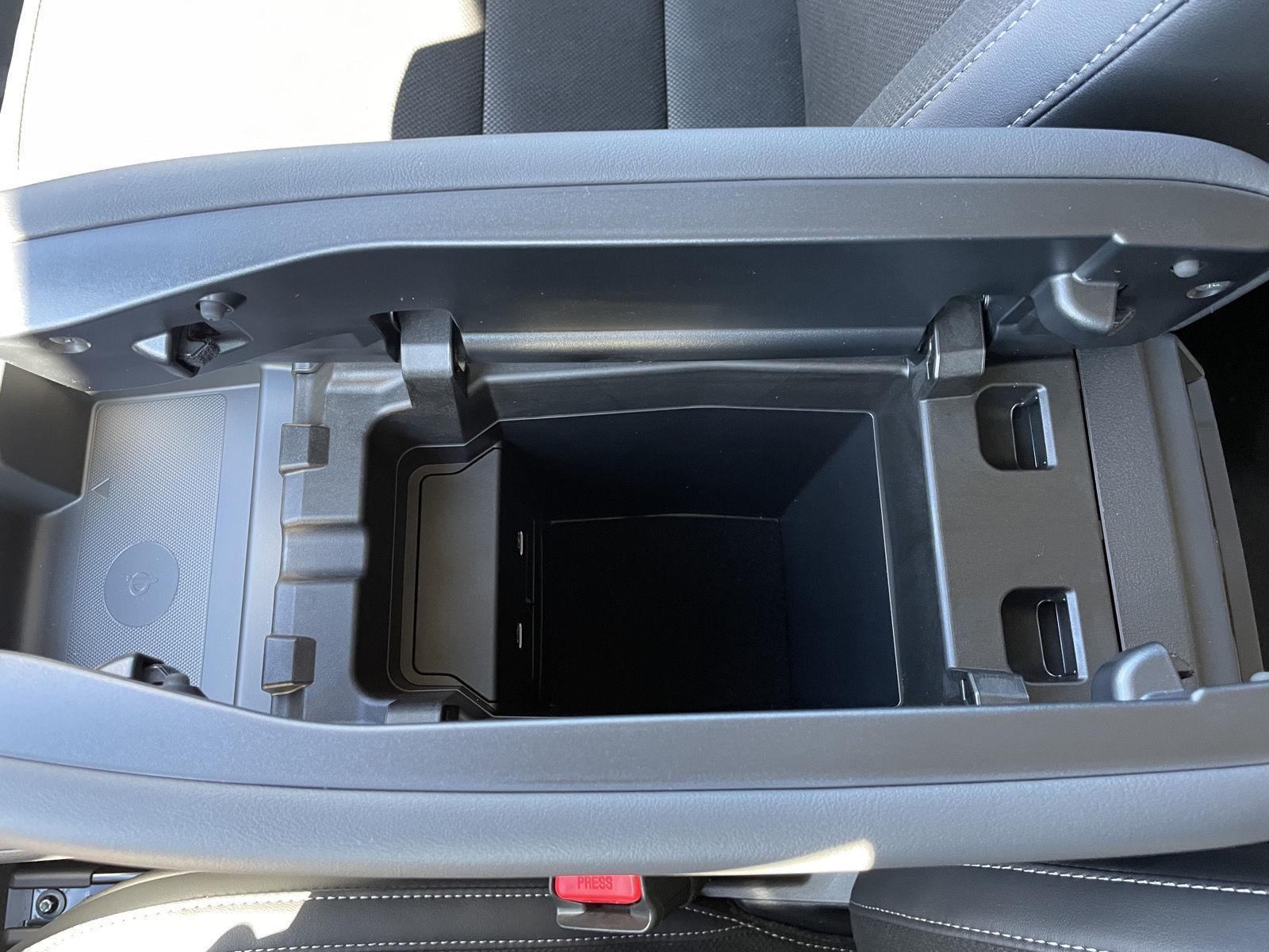 Vehicle photo 27