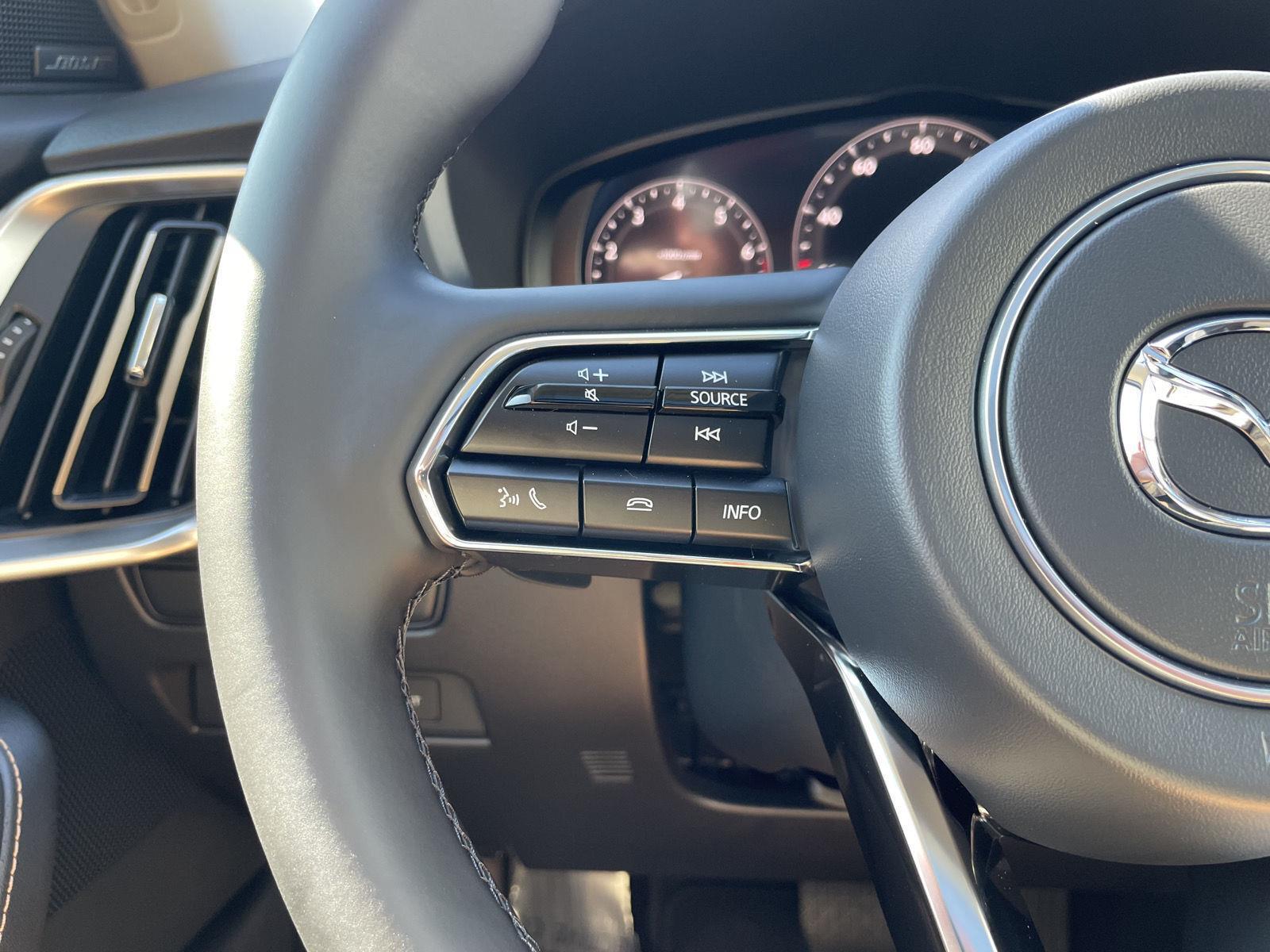Vehicle photo 12