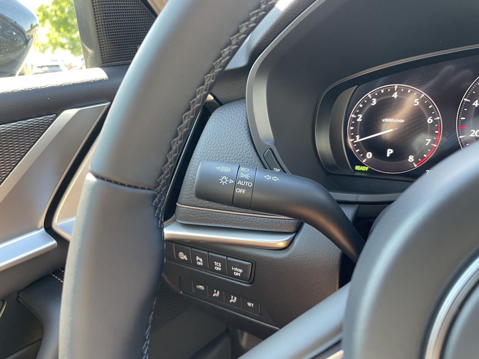 Vehicle photo 15