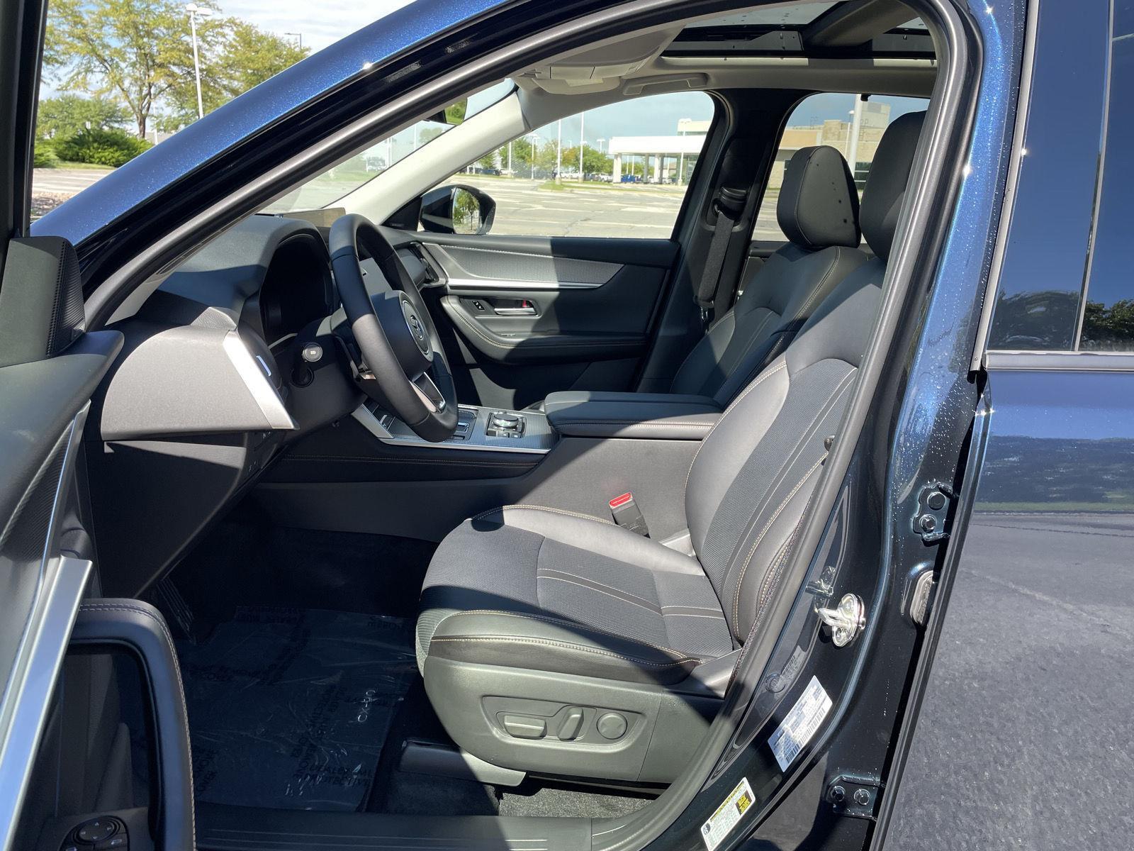 Vehicle photo 16