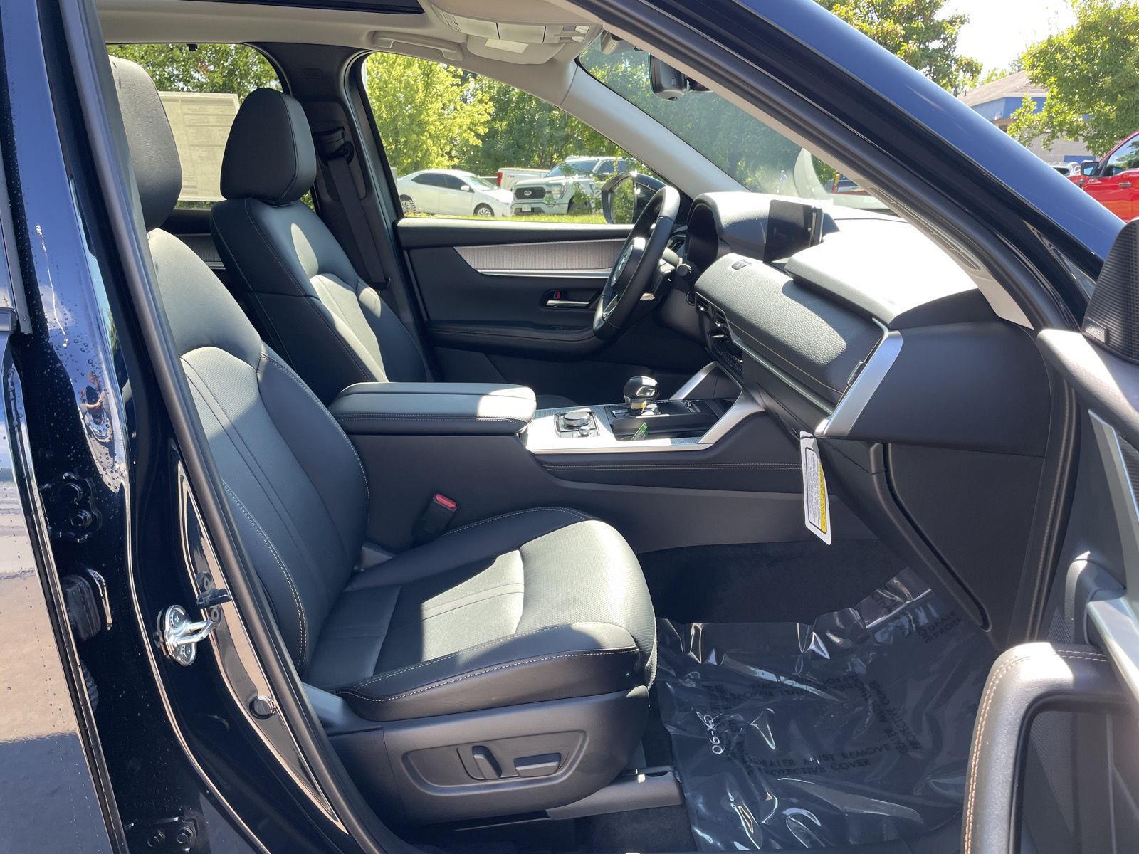 Vehicle photo 18