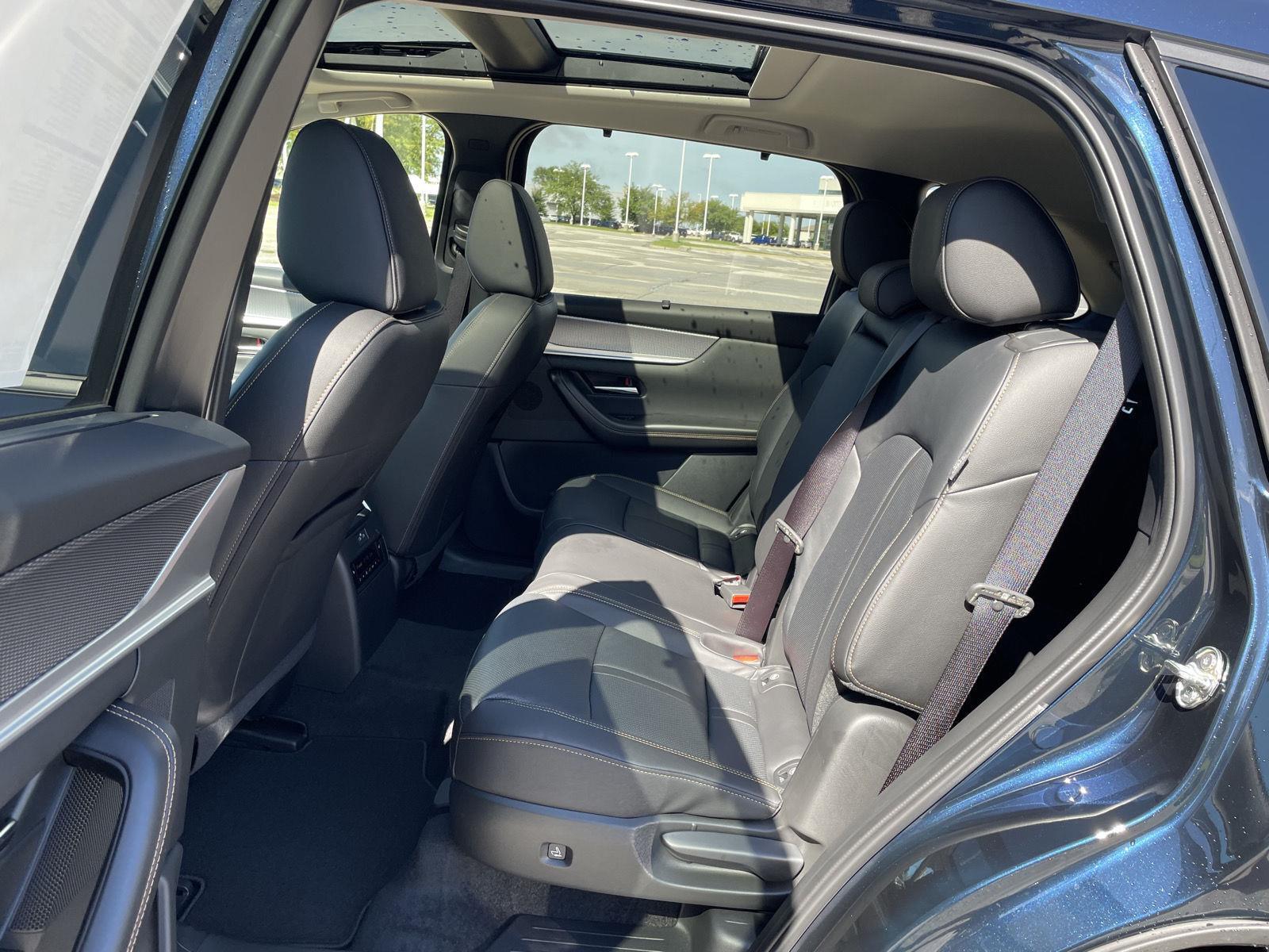 Vehicle photo 19