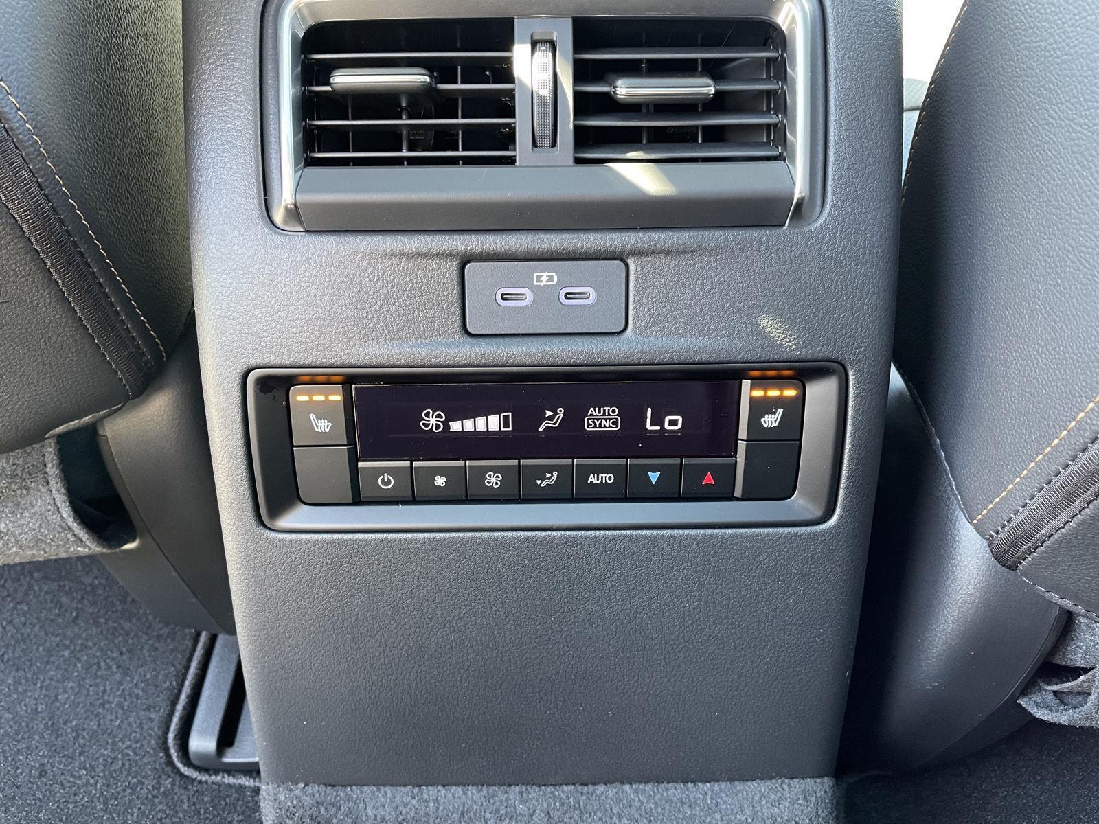 Vehicle photo 20