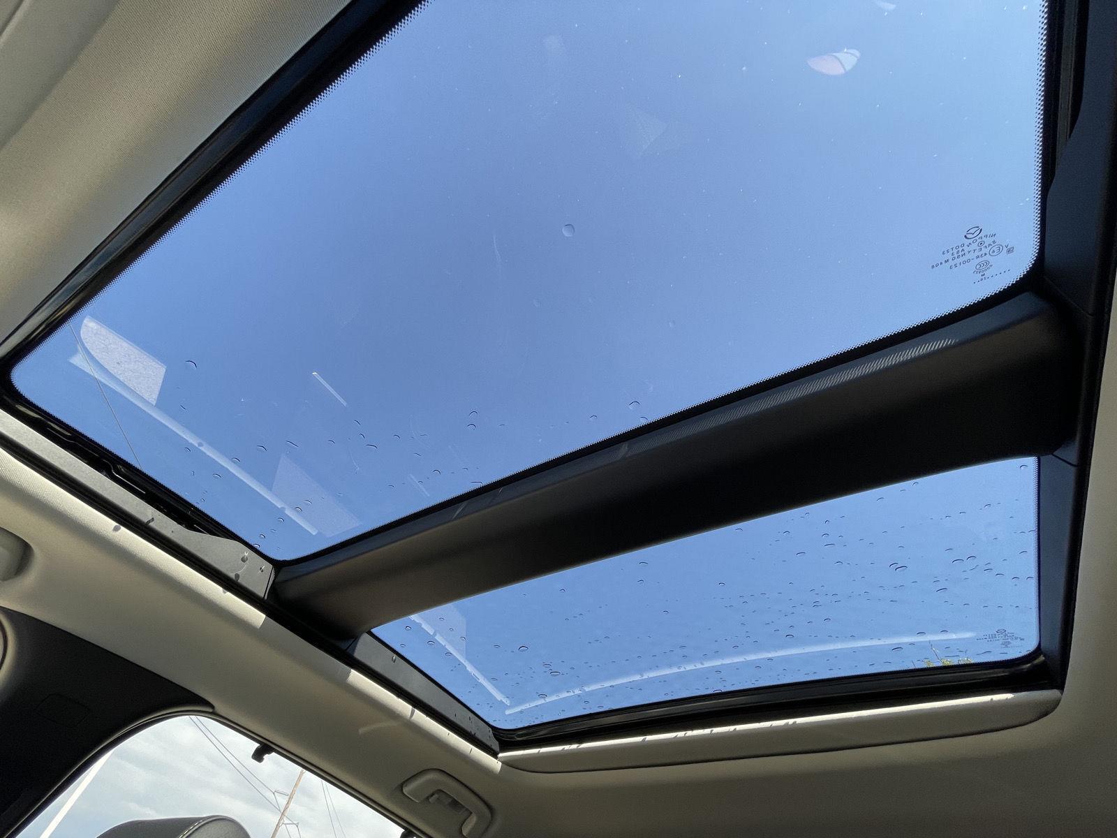 Vehicle photo 23