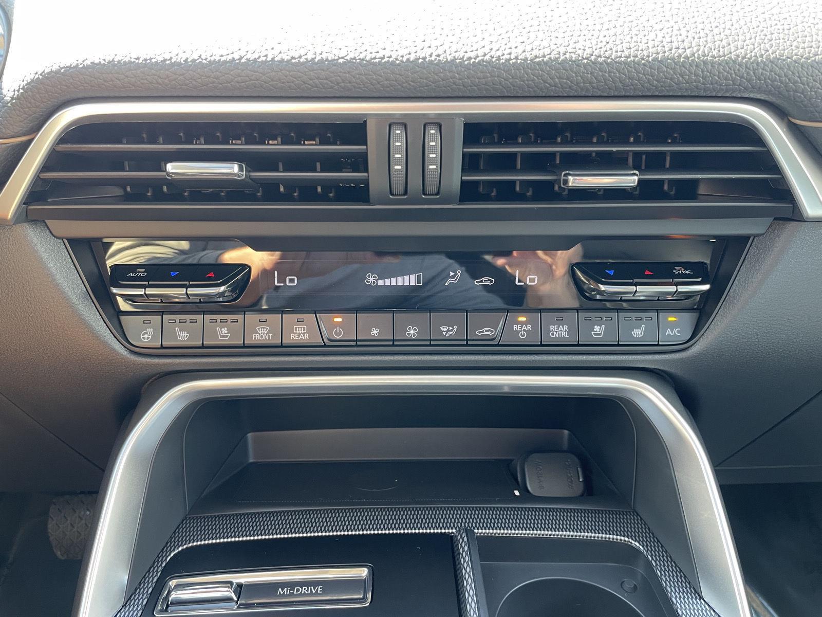 Vehicle photo 28