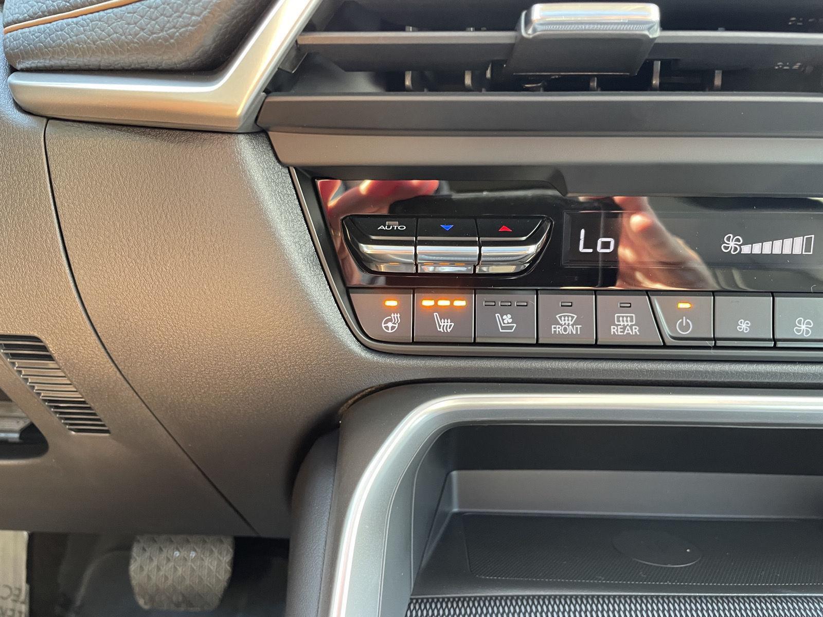 Vehicle photo 29