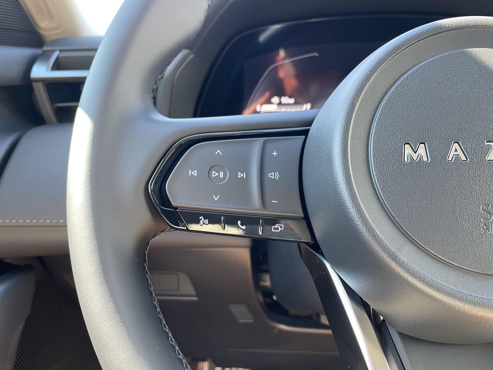Vehicle photo 12