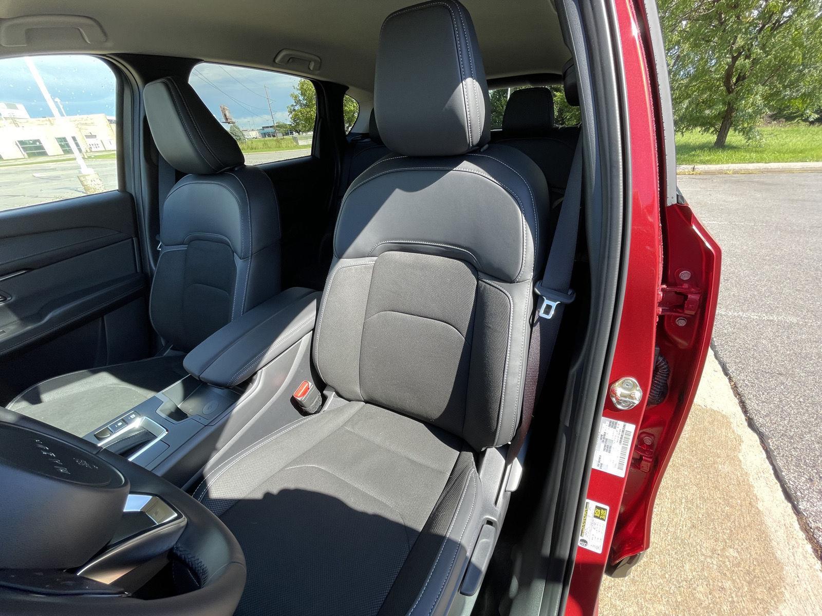 Vehicle photo 17