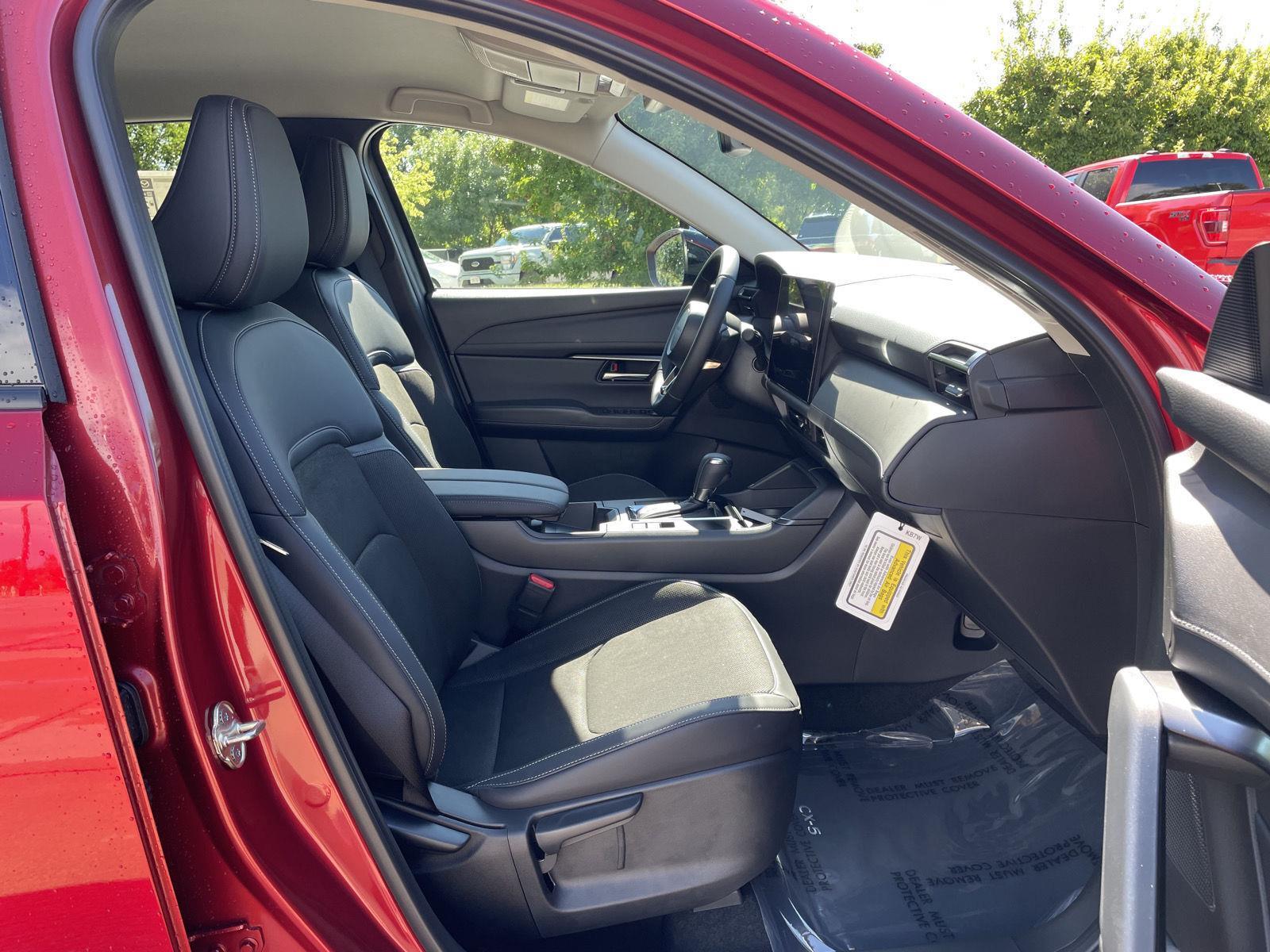 Vehicle photo 18
