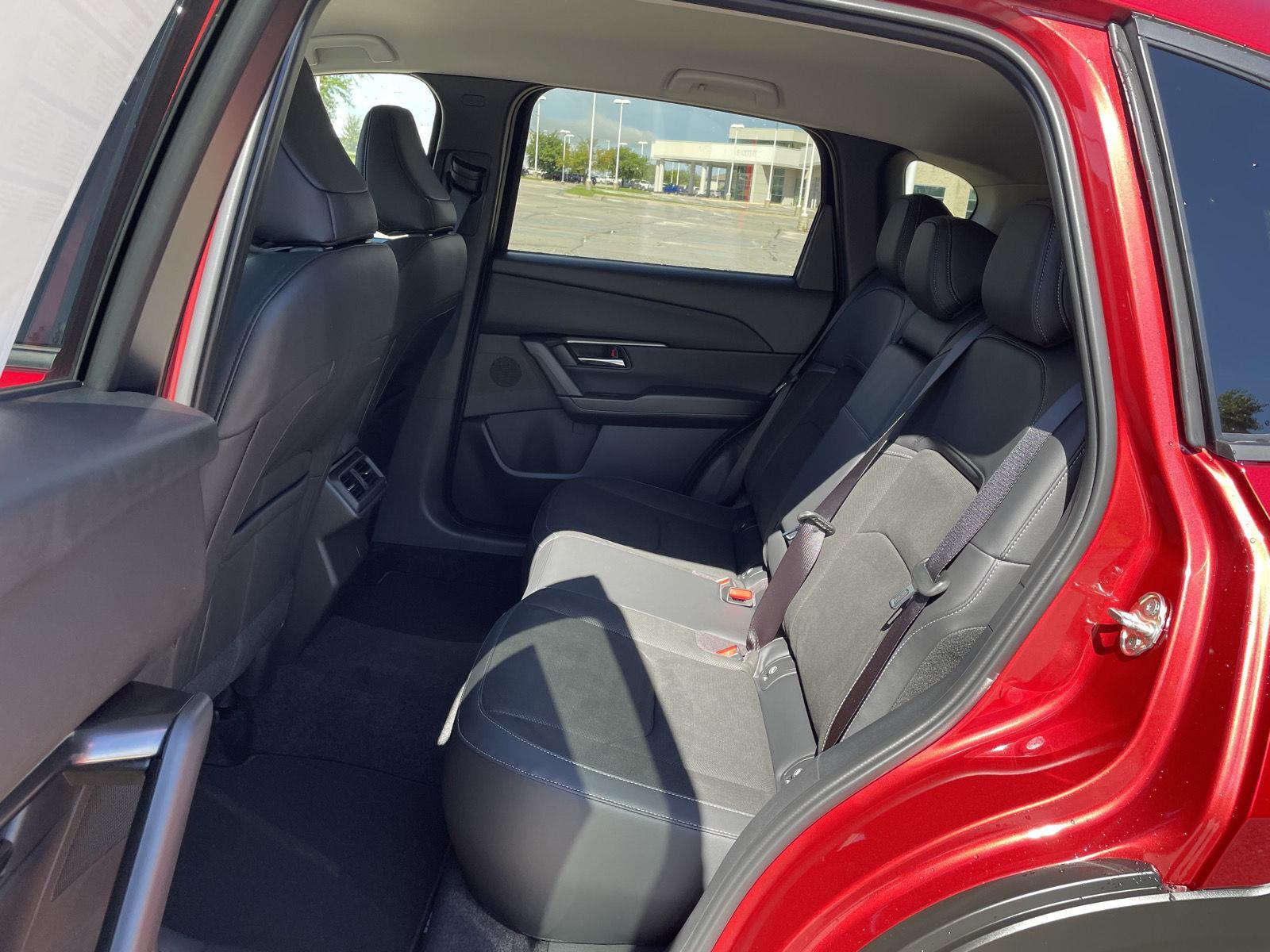 Vehicle photo 19