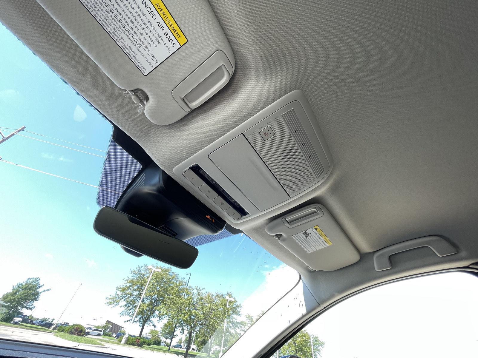 Vehicle photo 20