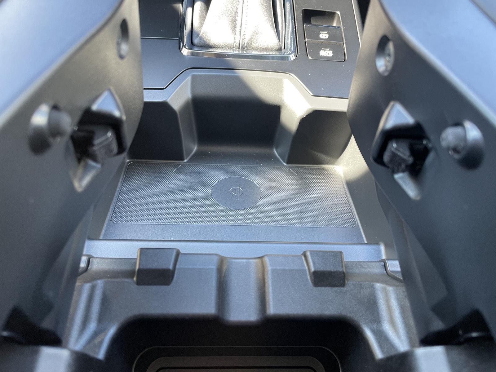 Vehicle photo 26