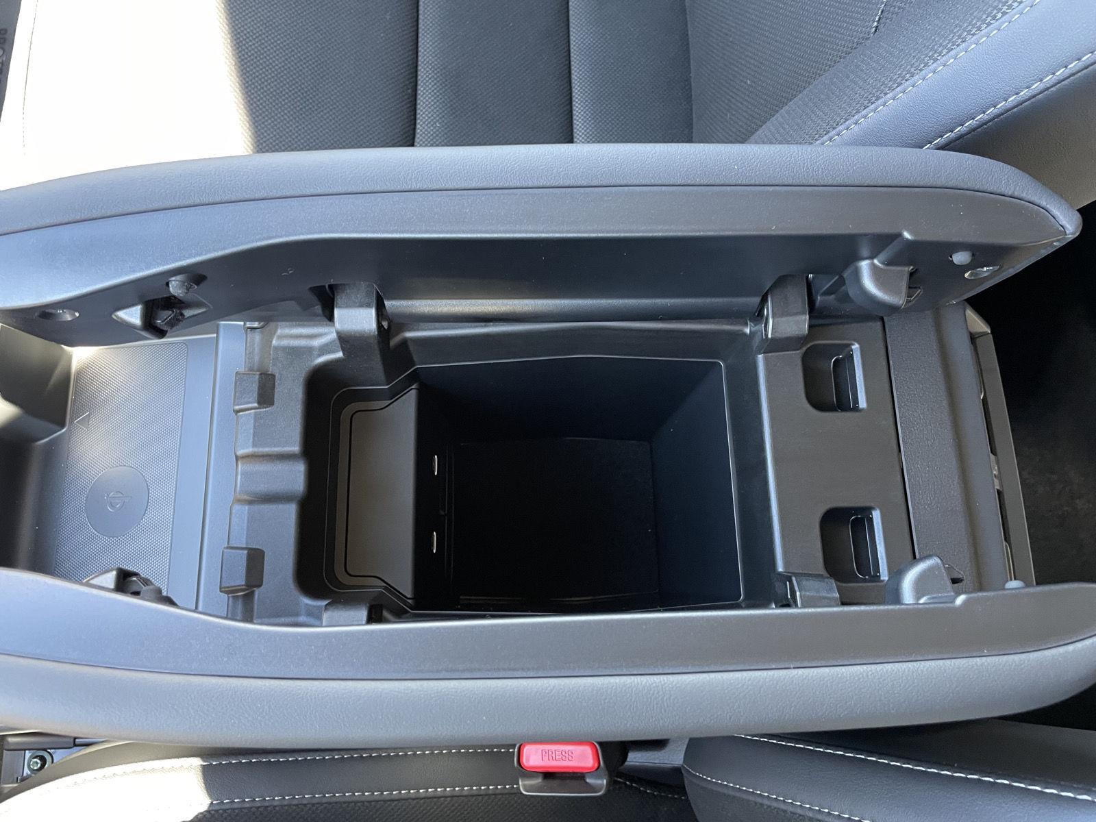 Vehicle photo 27