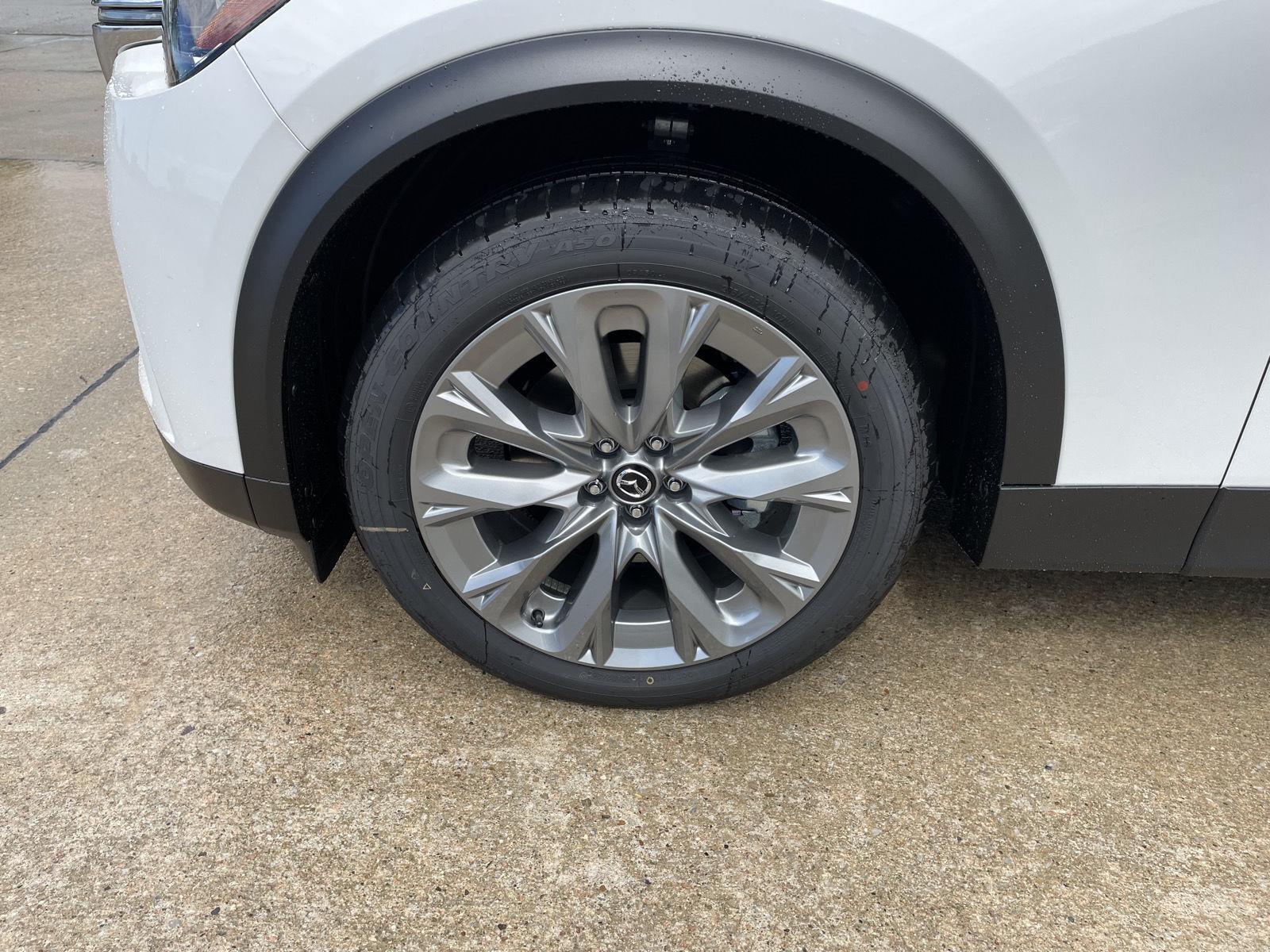 Vehicle photo 10