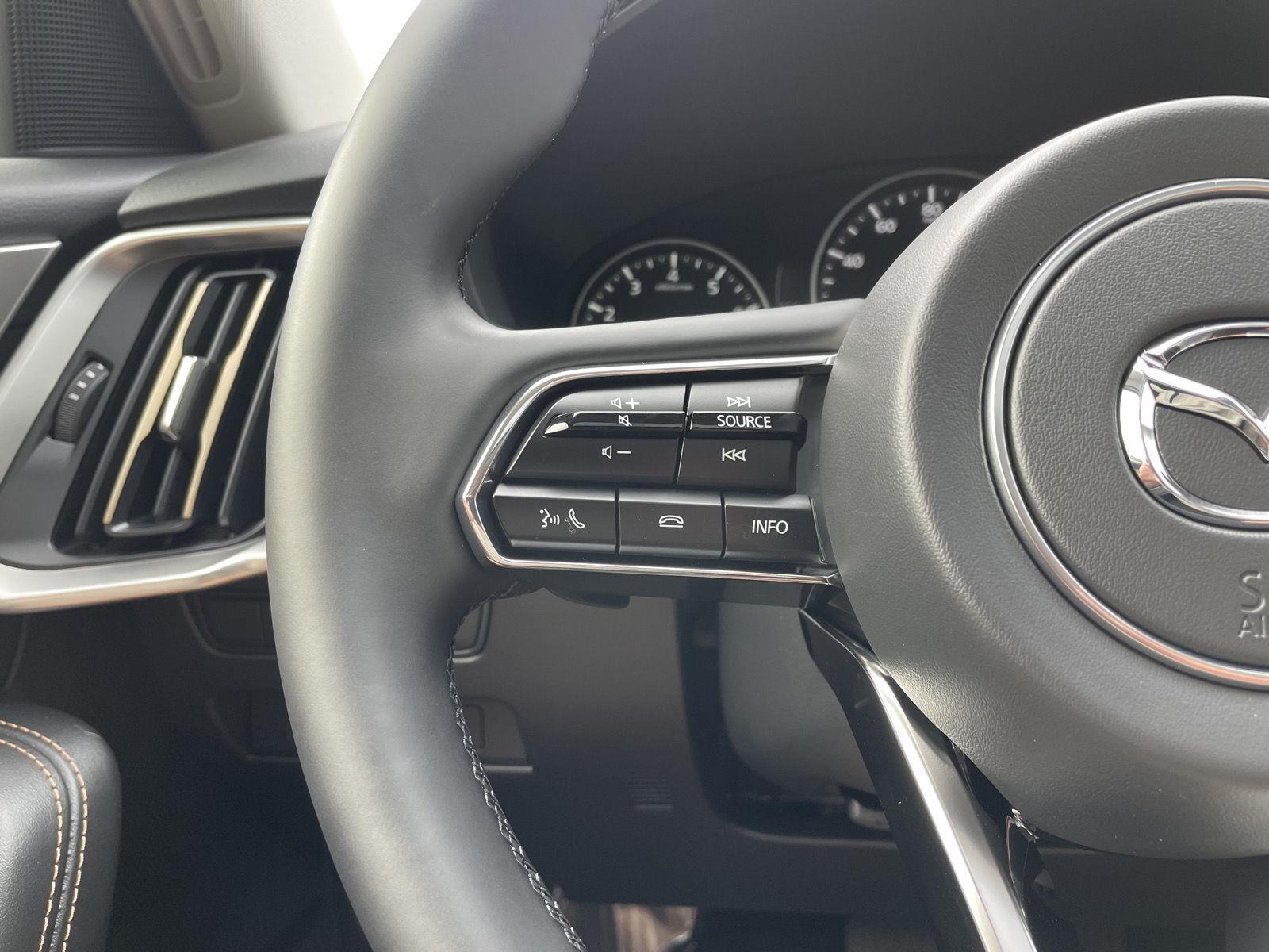 Vehicle photo 12