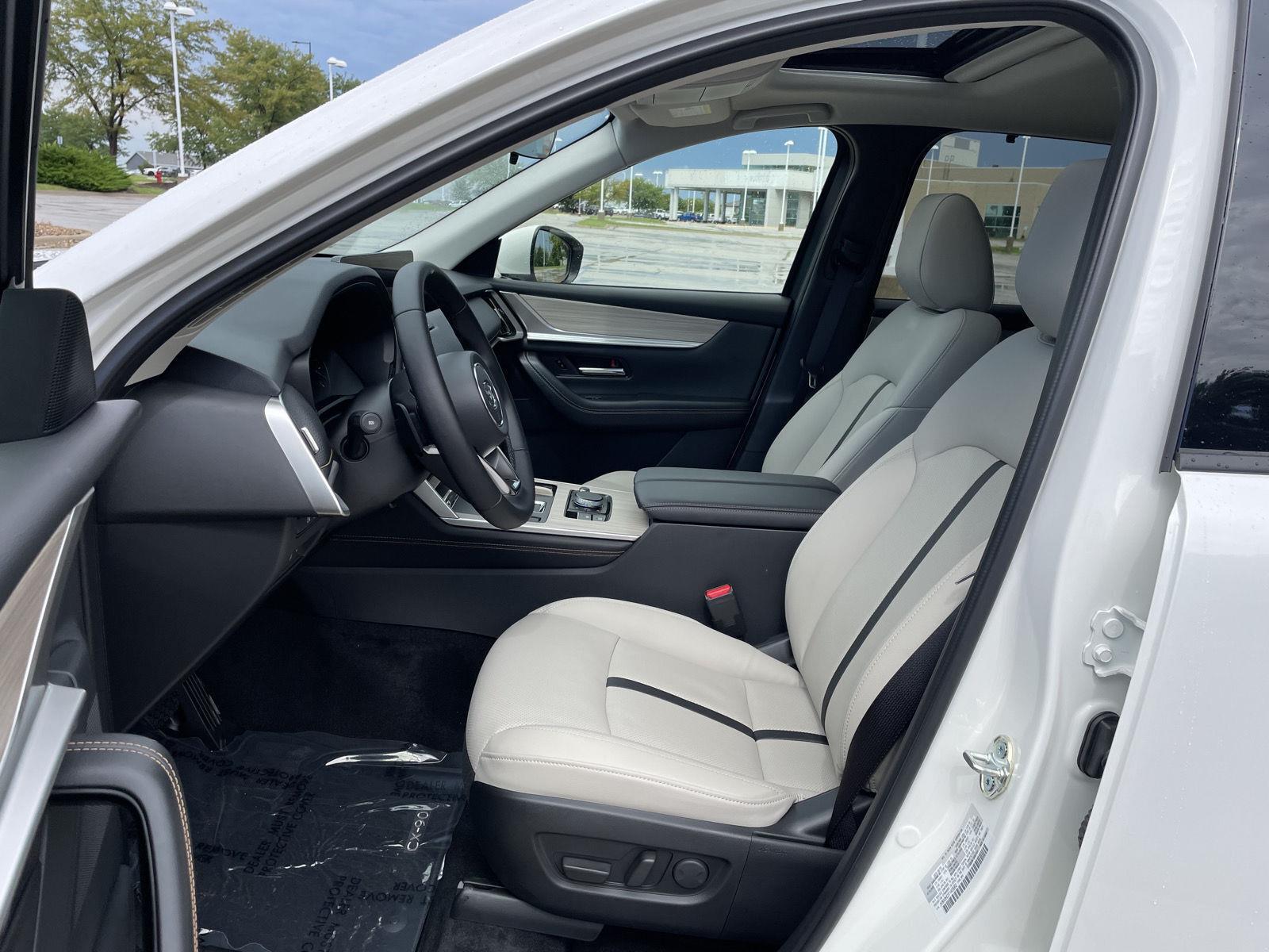 Vehicle photo 16