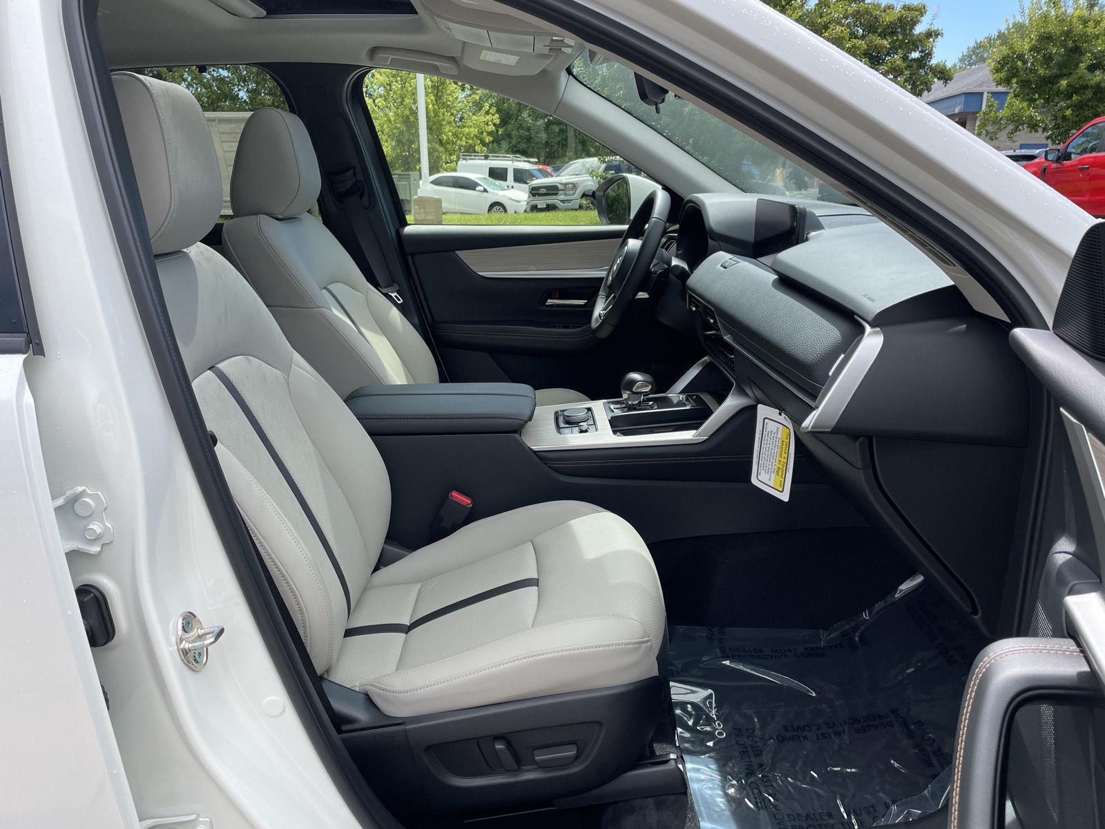 Vehicle photo 18