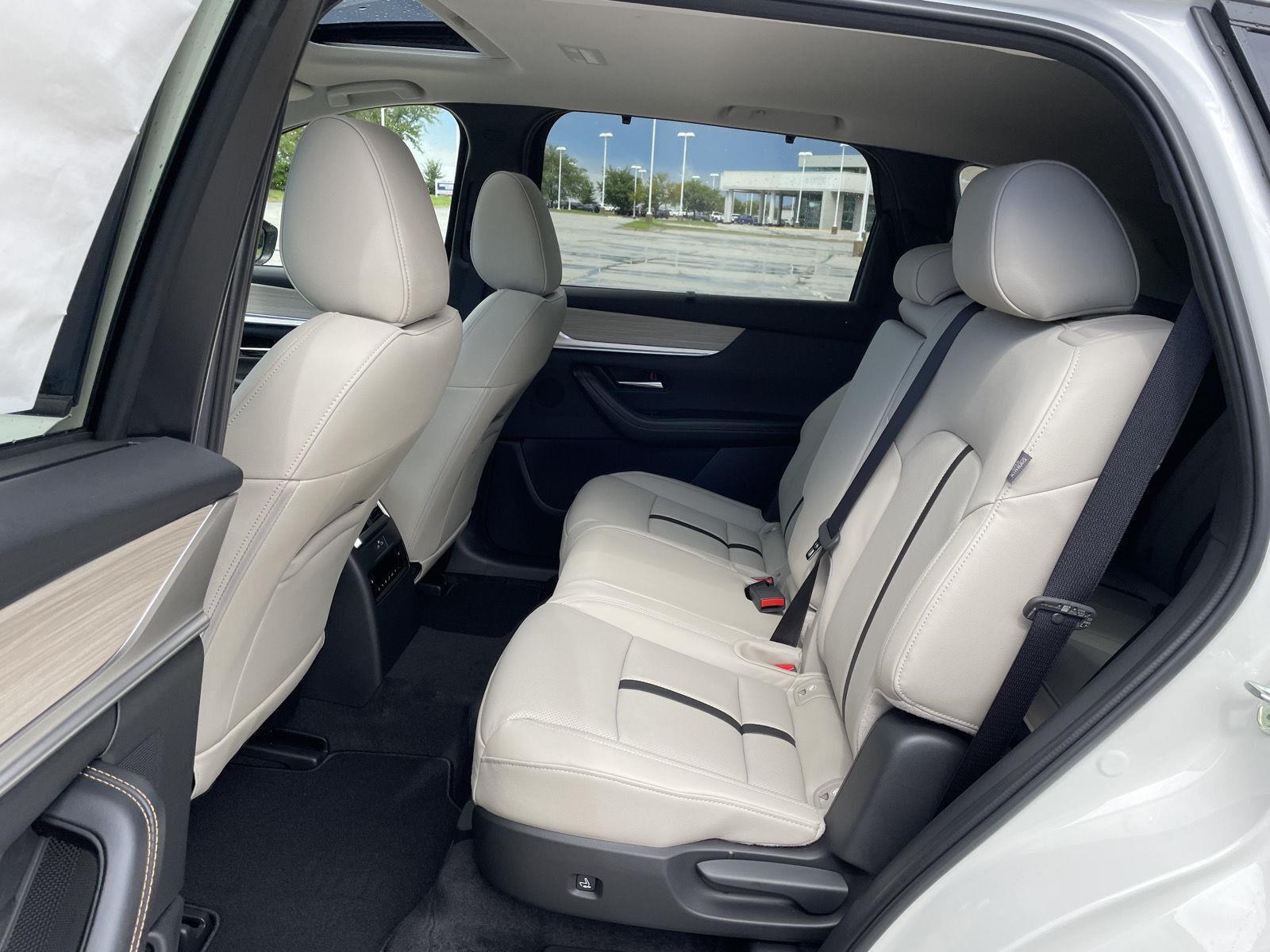 Vehicle photo 19