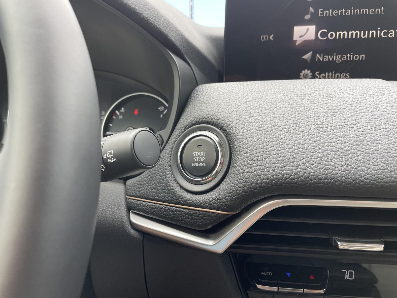 Vehicle photo 25