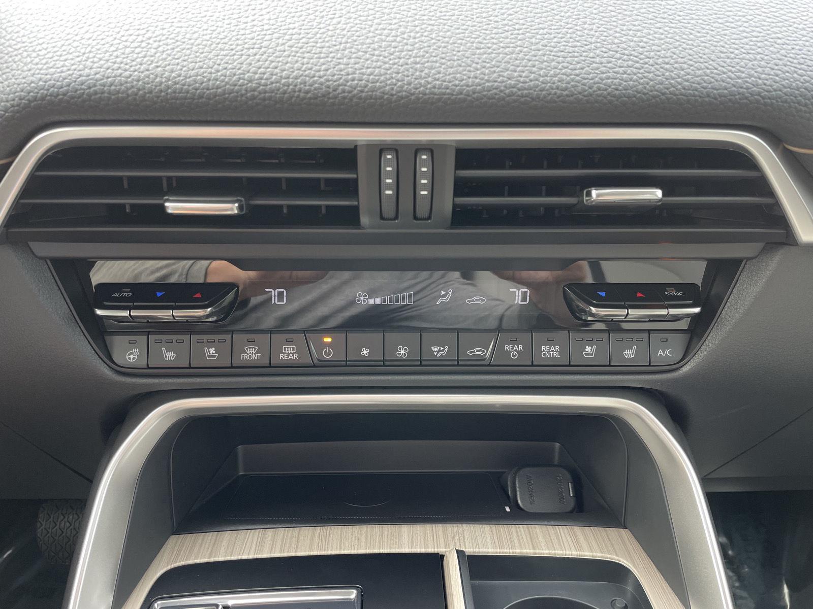 Vehicle photo 26