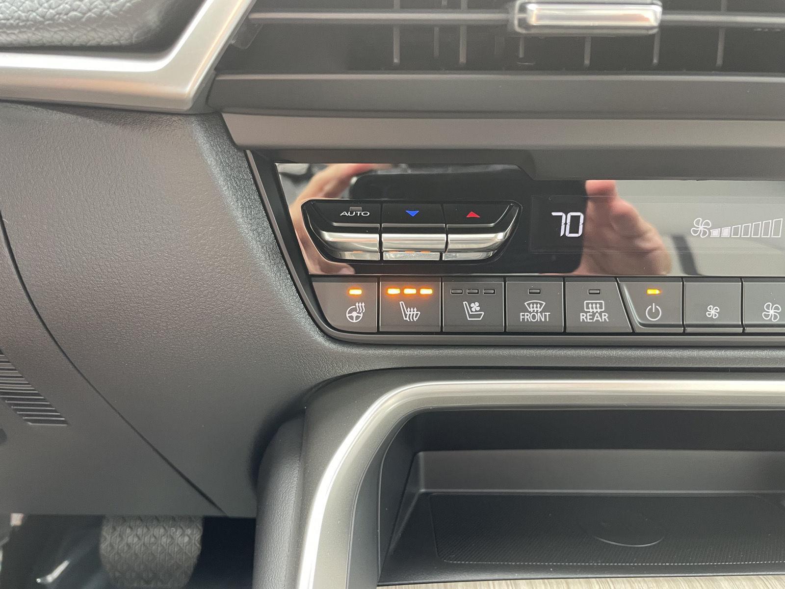 Vehicle photo 27