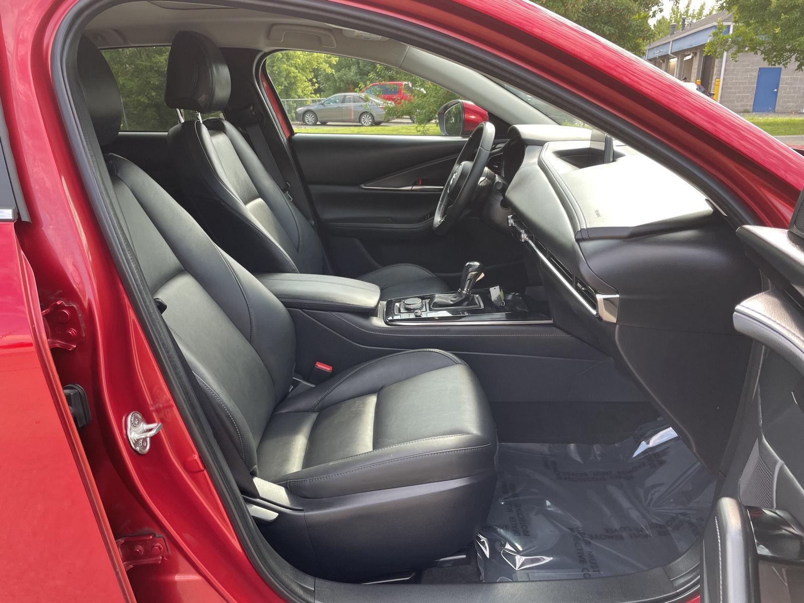 Vehicle photo 19