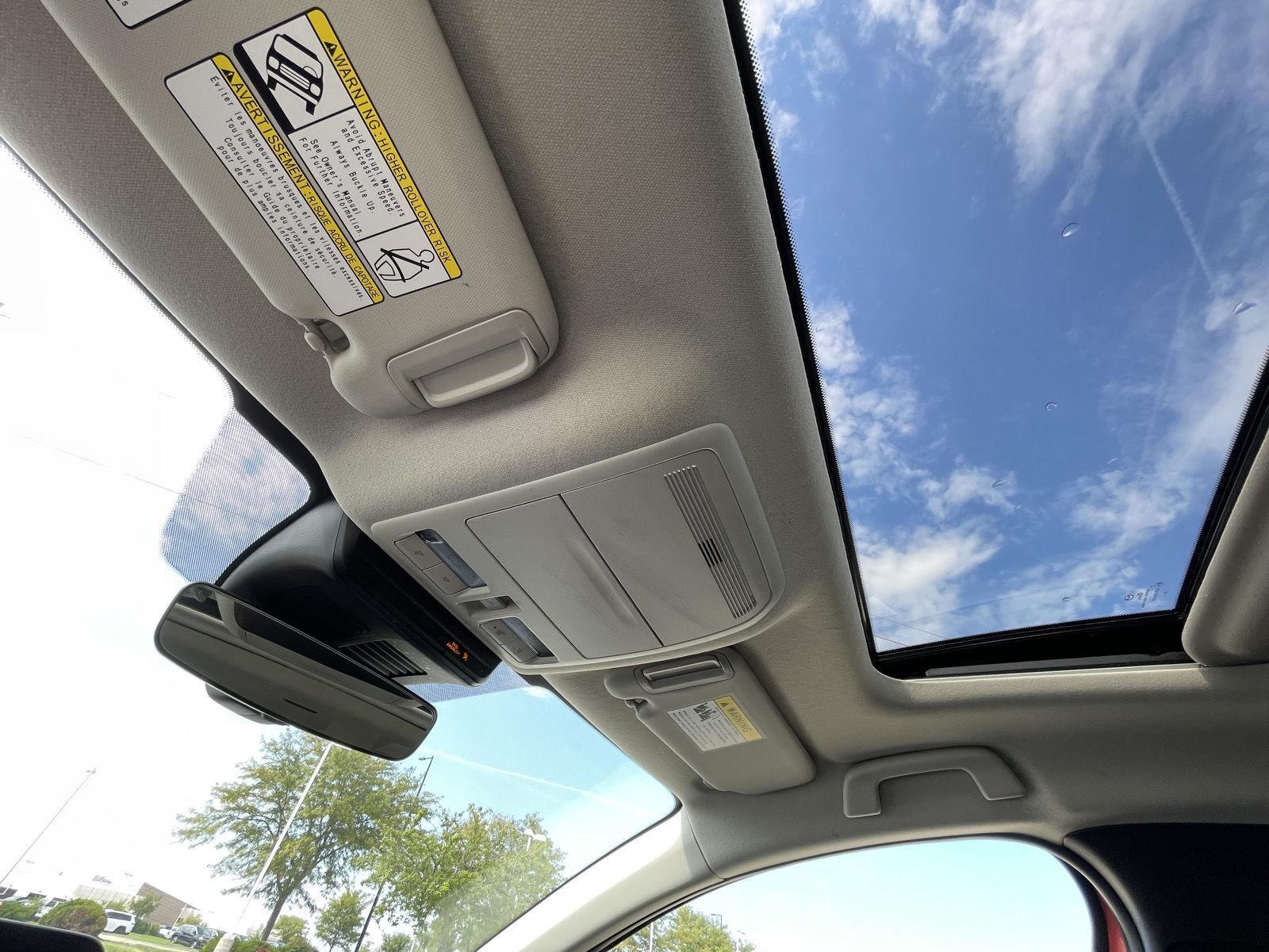 Vehicle photo 21
