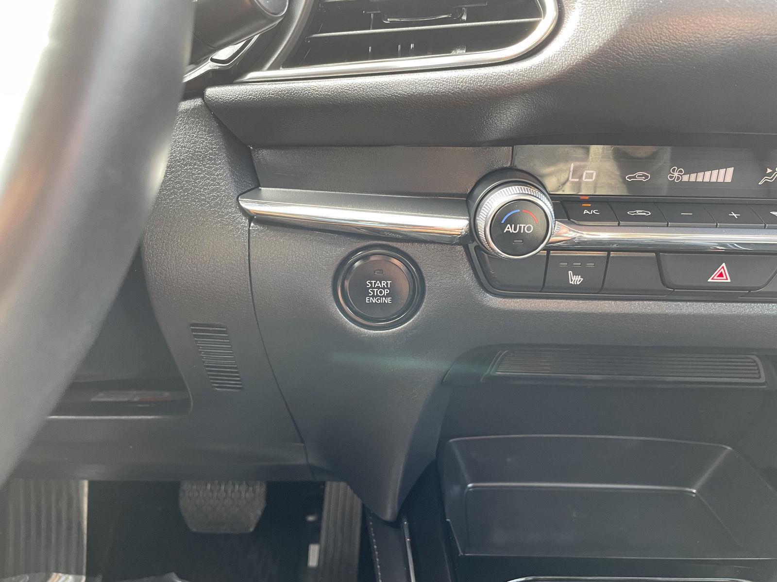 Vehicle photo 24