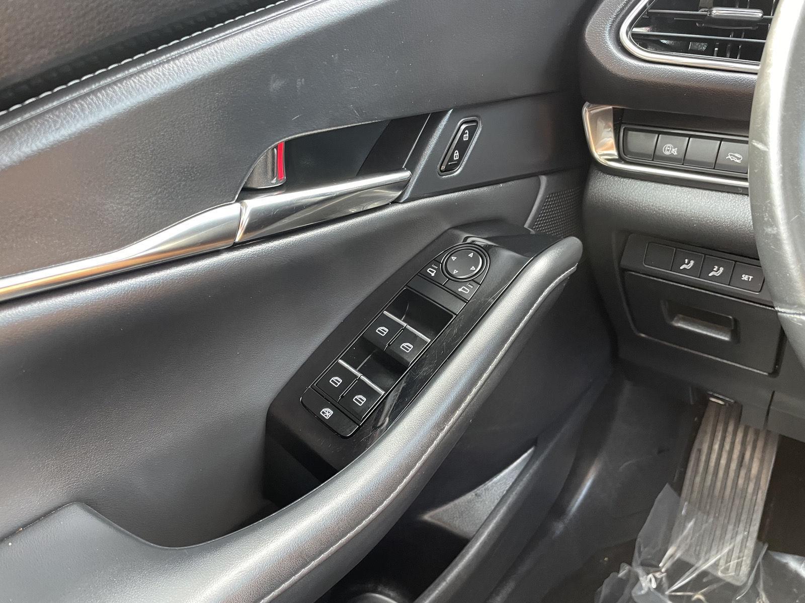 Vehicle photo 27