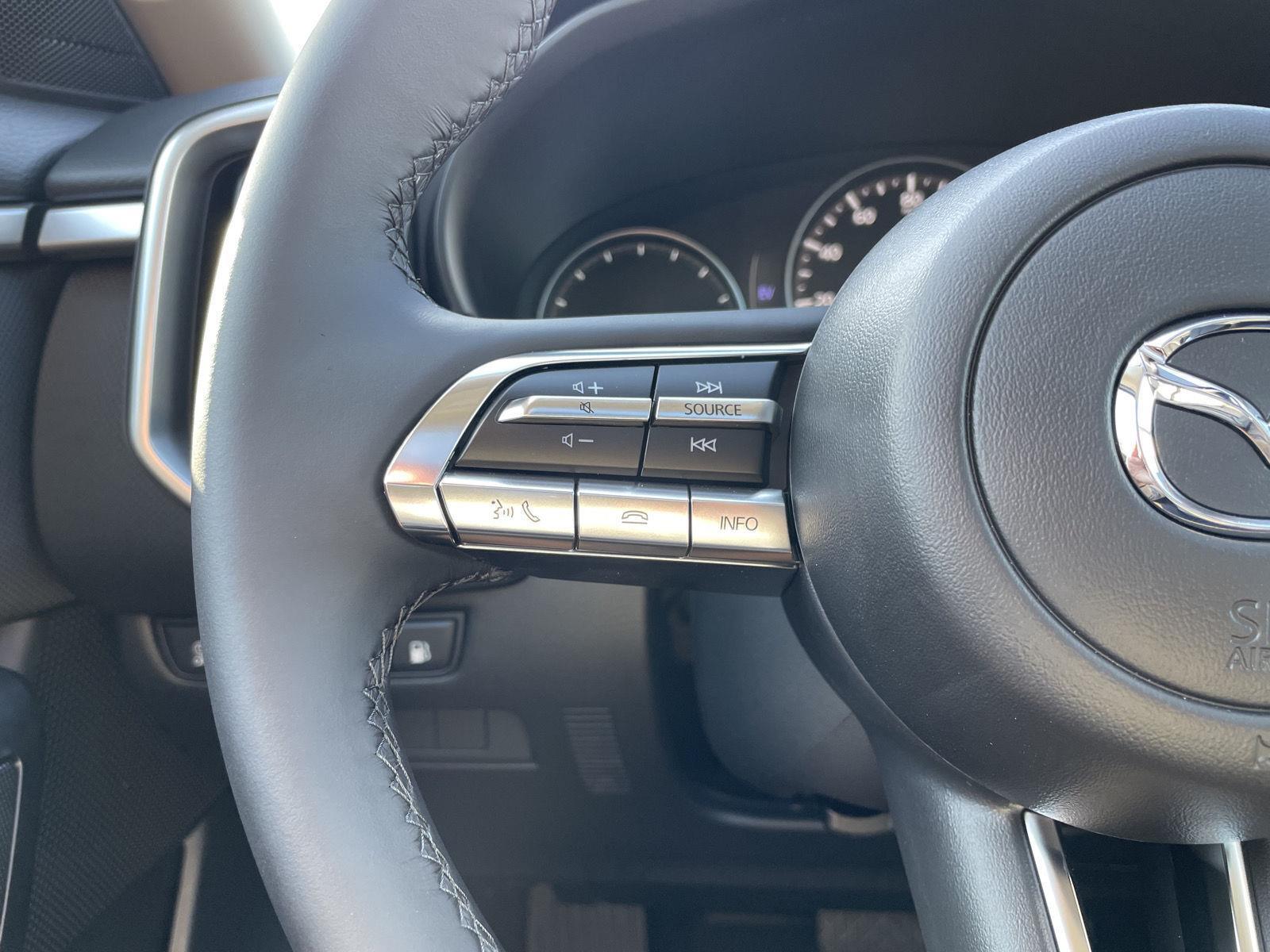 Vehicle photo 12