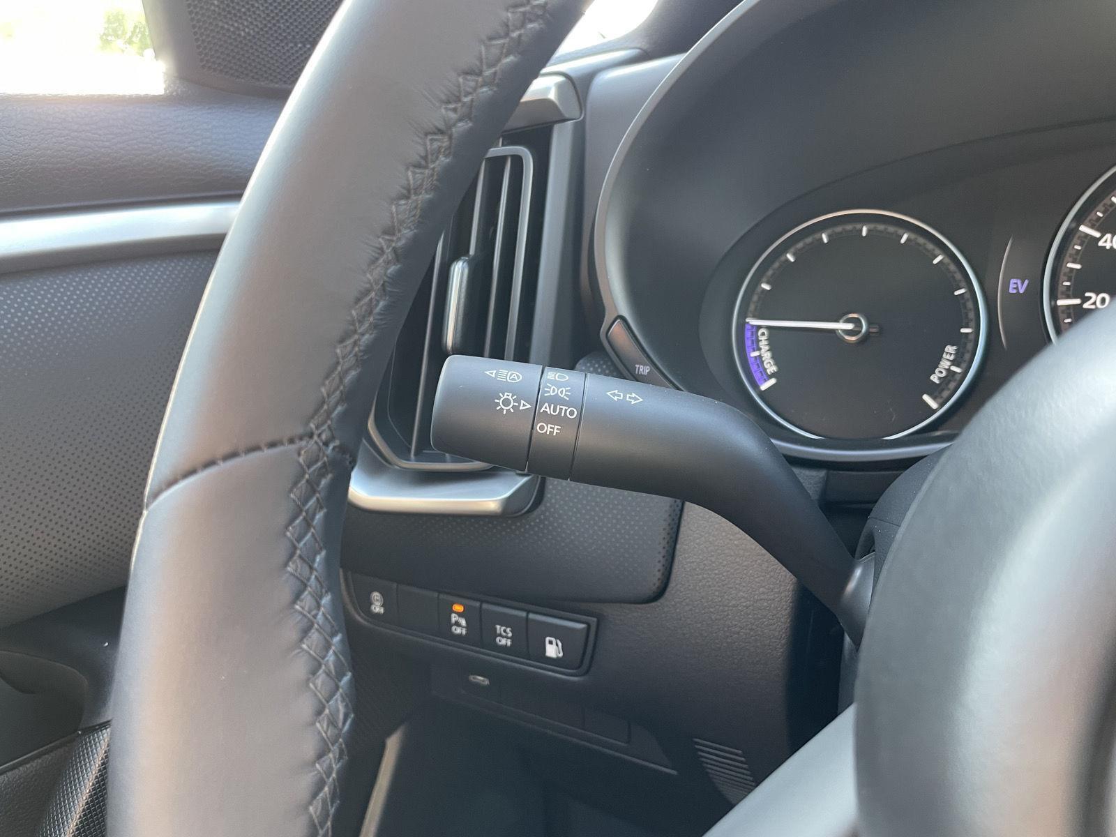 Vehicle photo 15