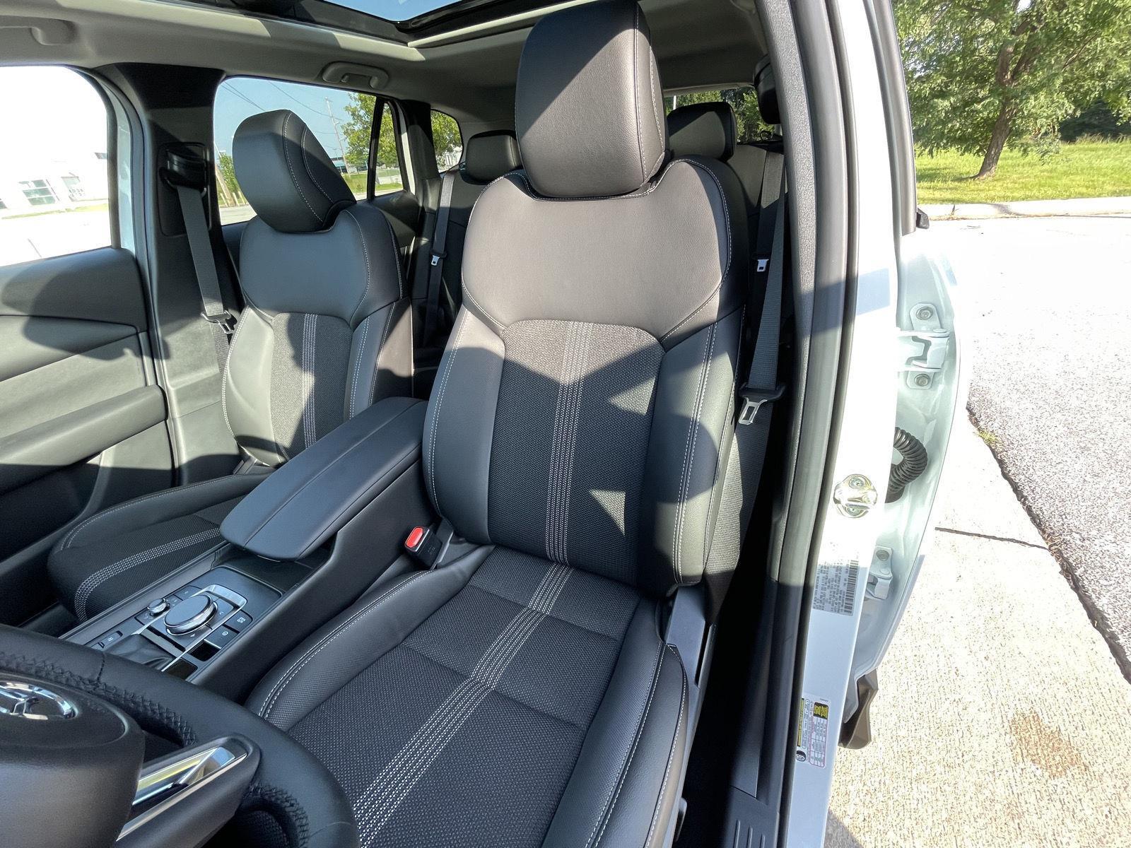 Vehicle photo 17