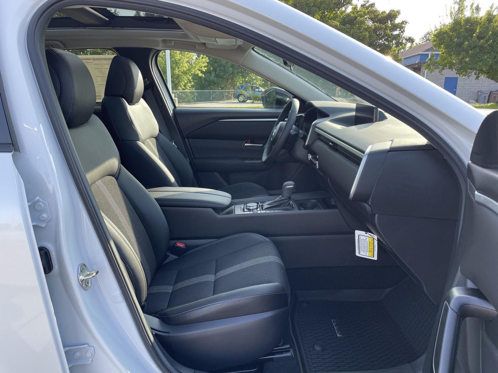 Vehicle photo 18