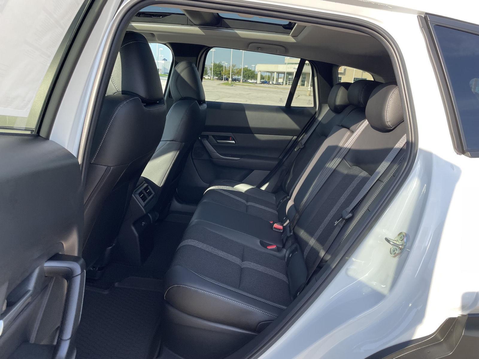 Vehicle photo 19