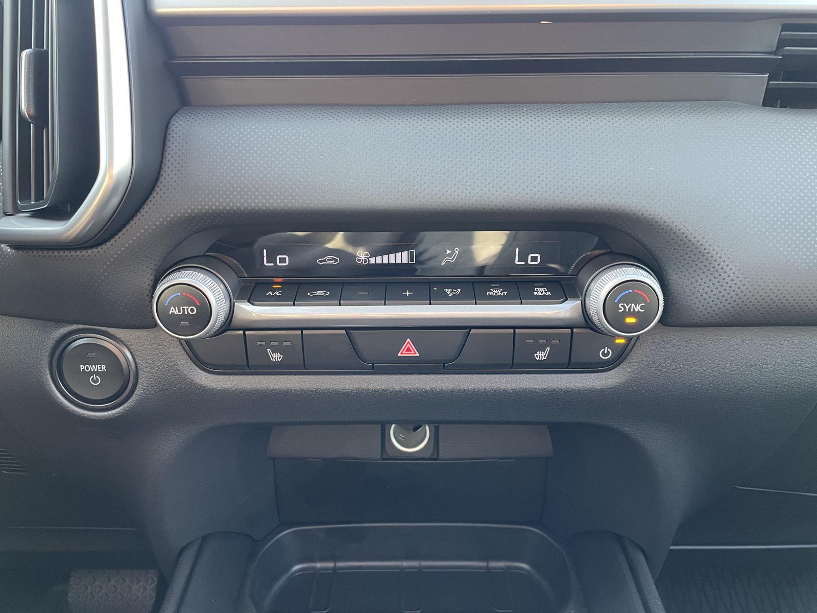 Vehicle photo 25