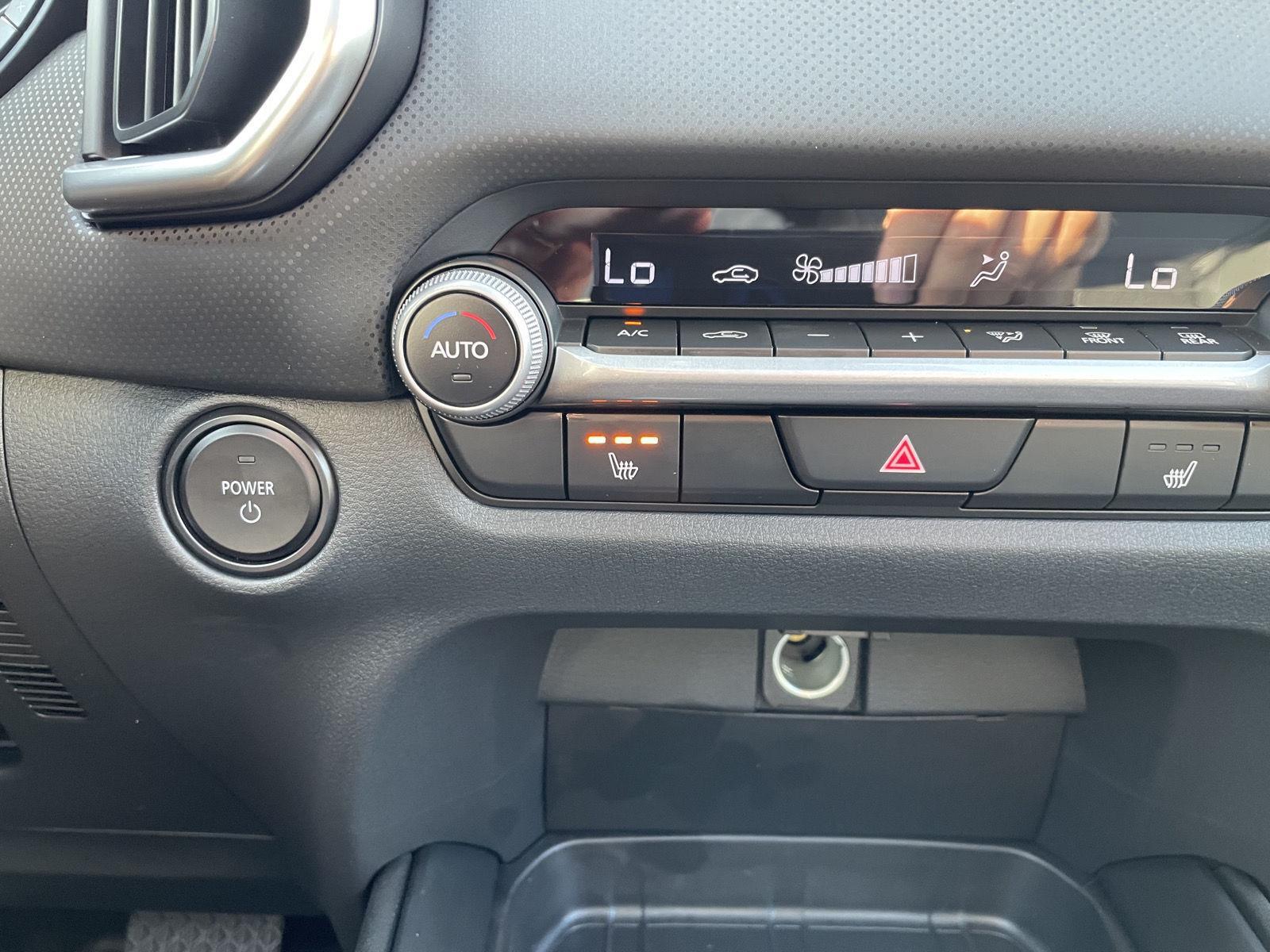 Vehicle photo 26