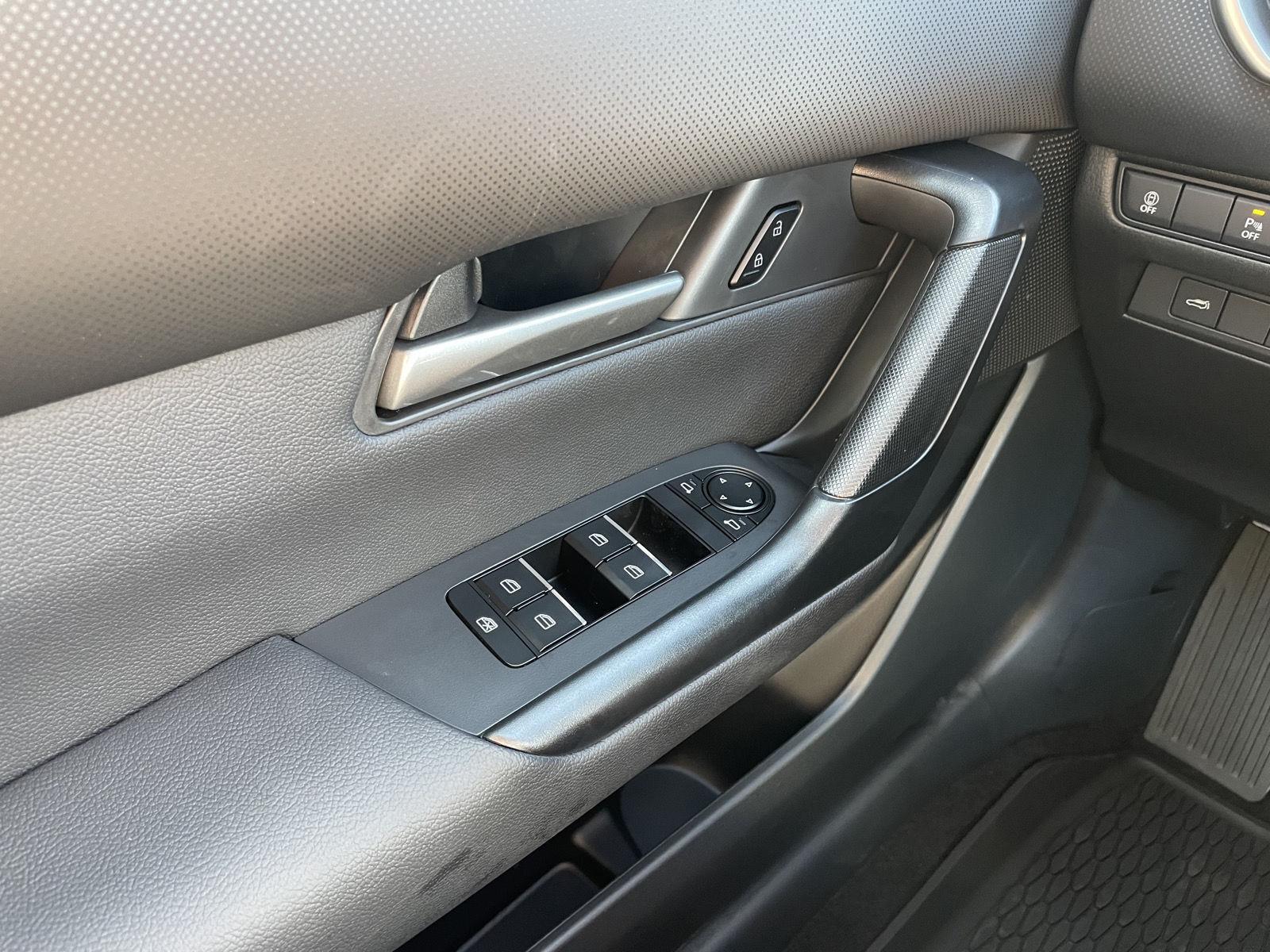 Vehicle photo 27